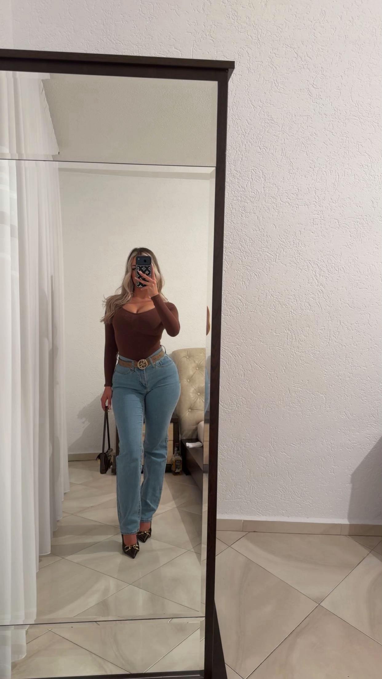 @L E O N A 🤍