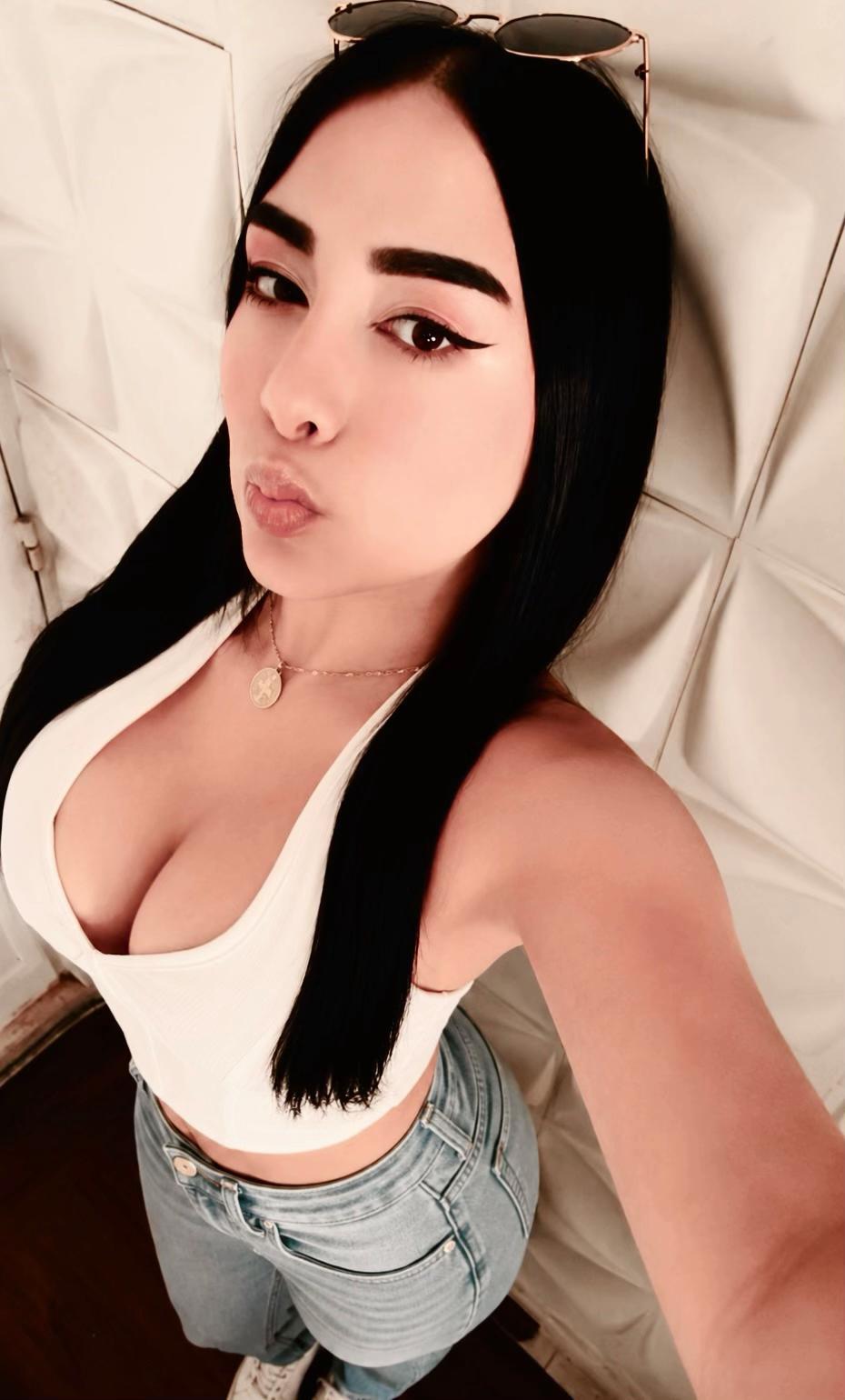 @Camila Morales🐰💜💙