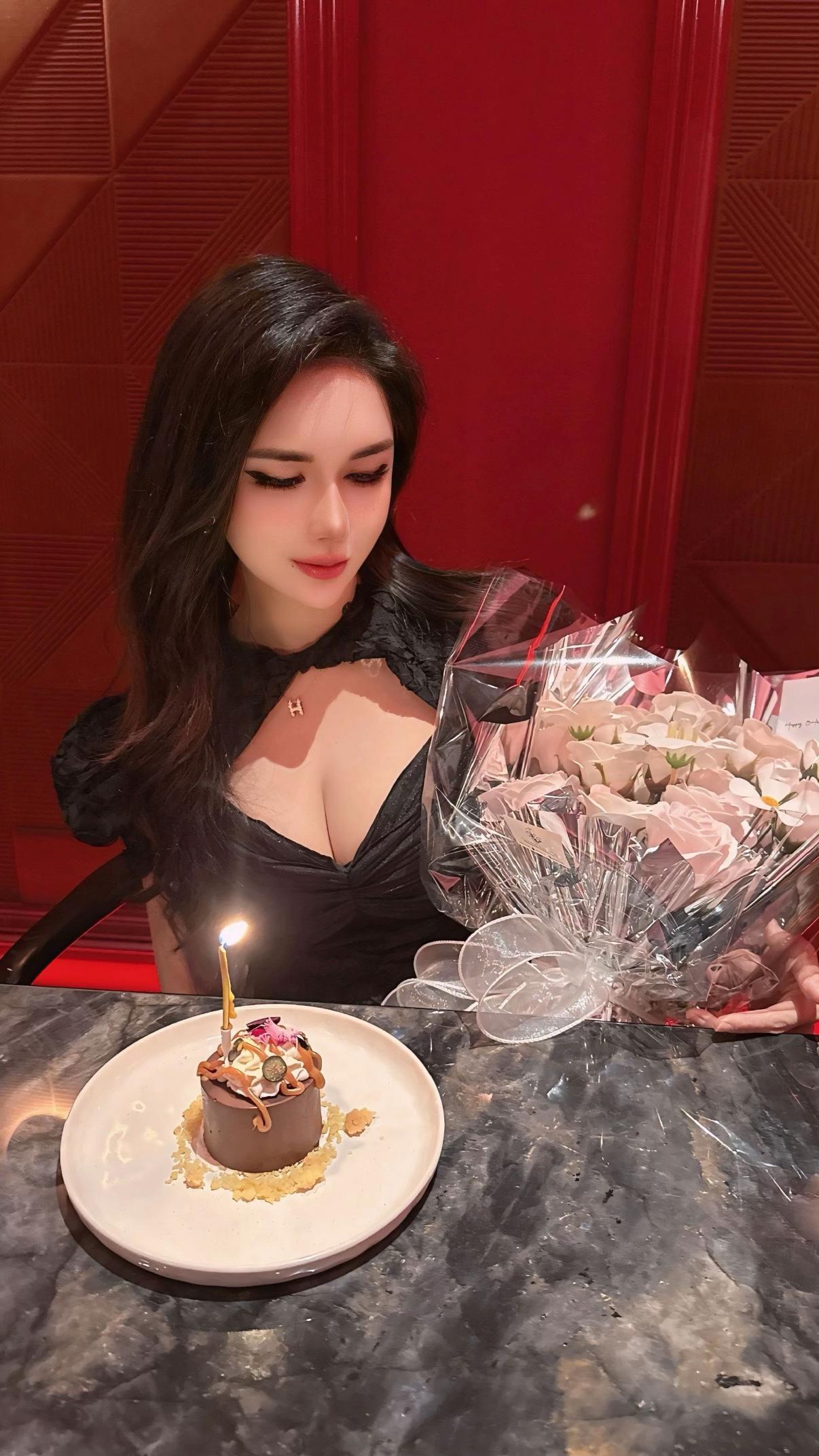 @Alyyss