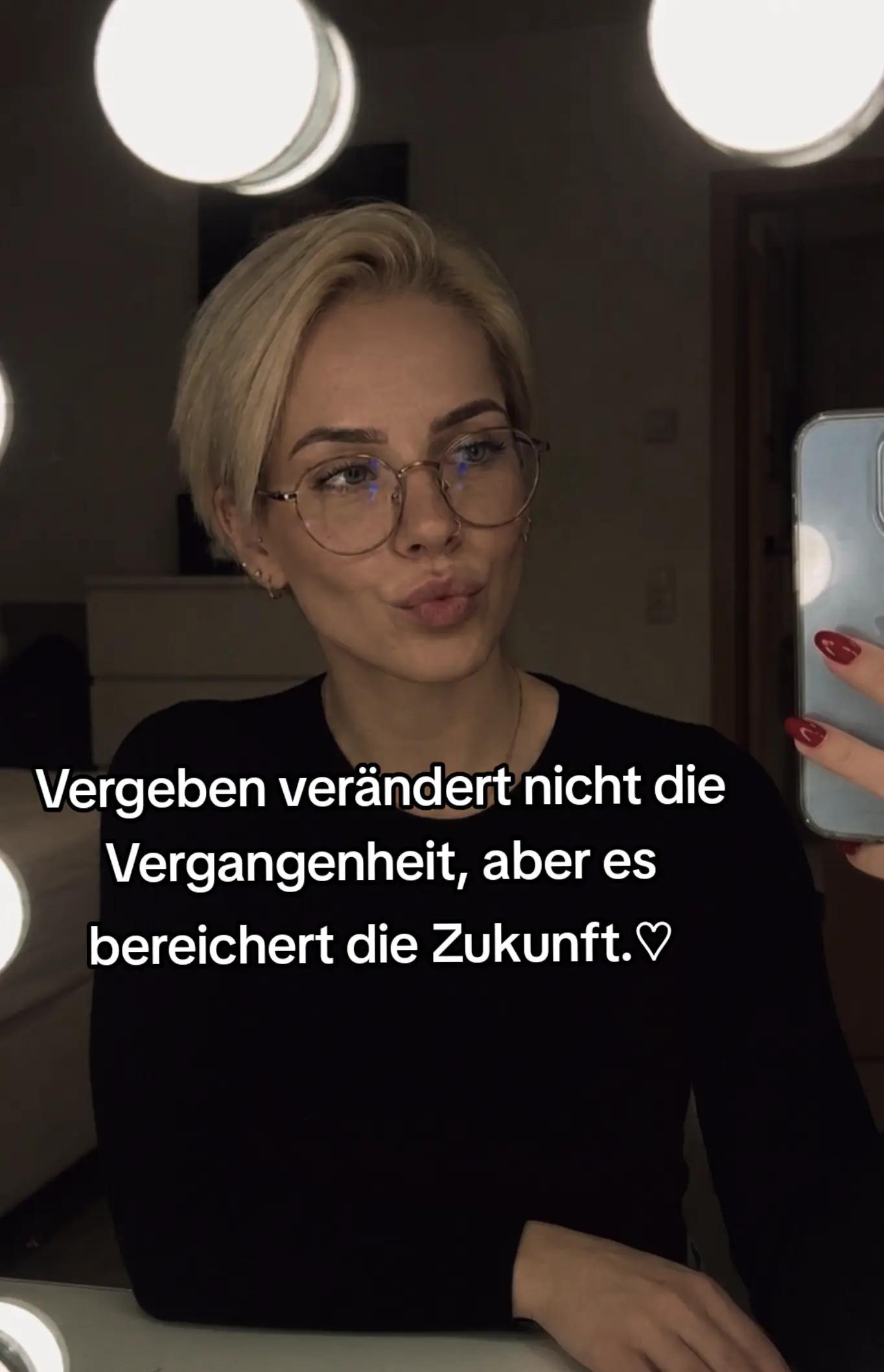 @L E N A 🎀🏳️🌈