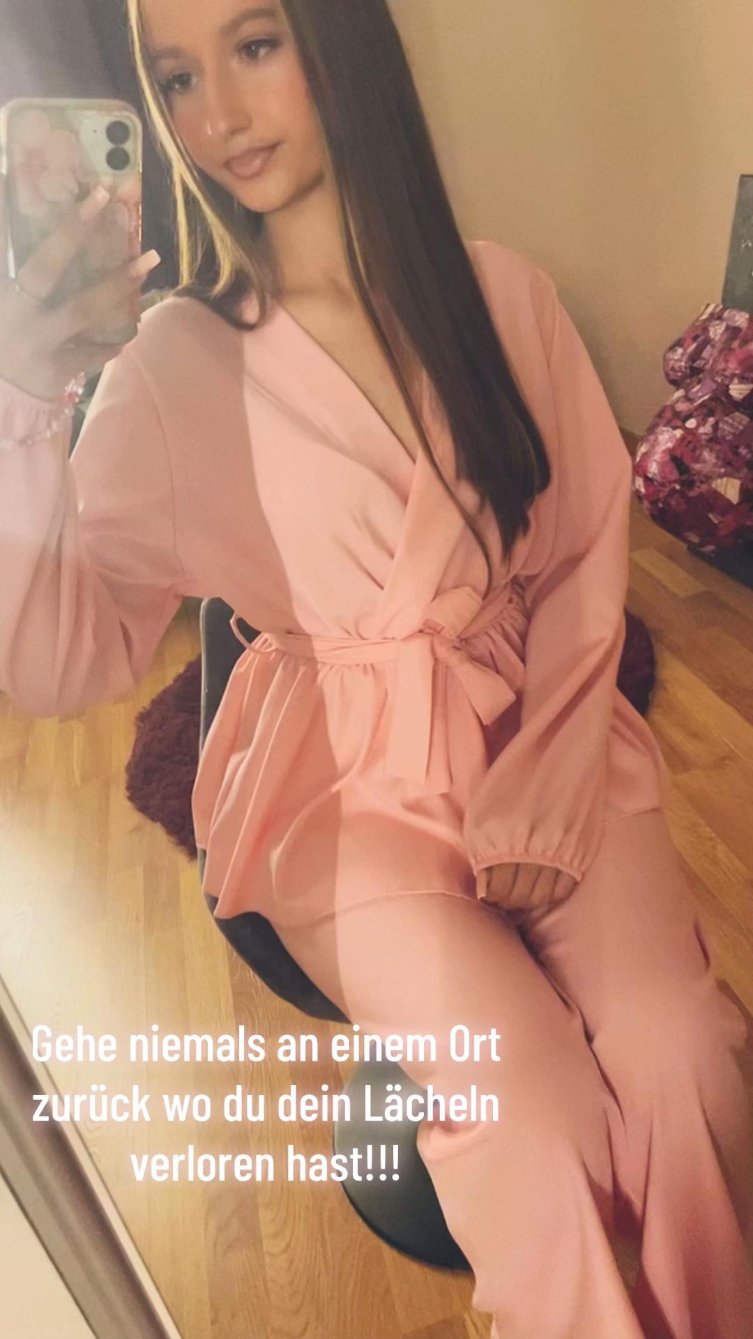 @🫐
