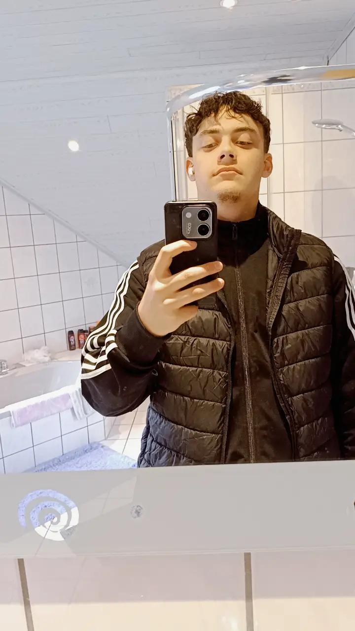 @👤