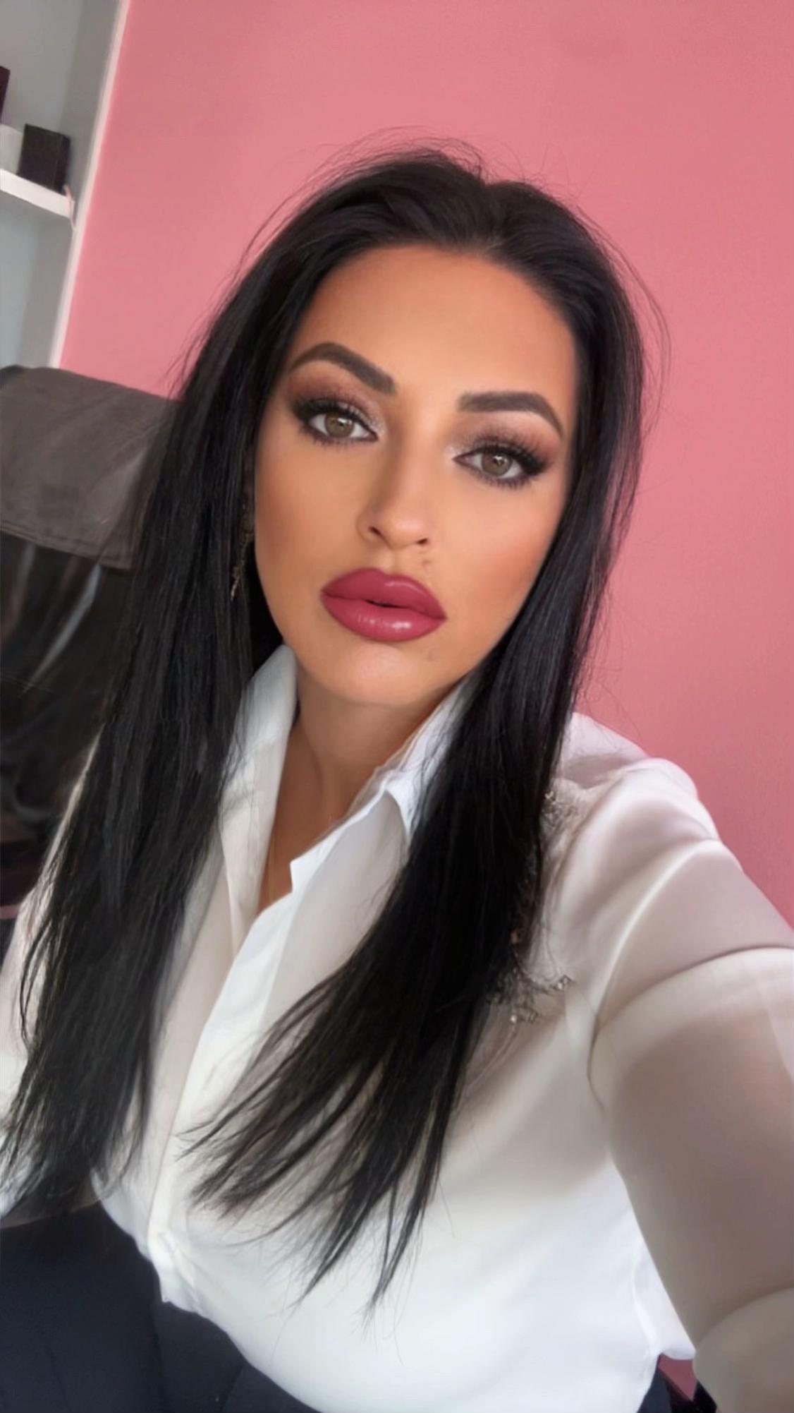 @adelinash1