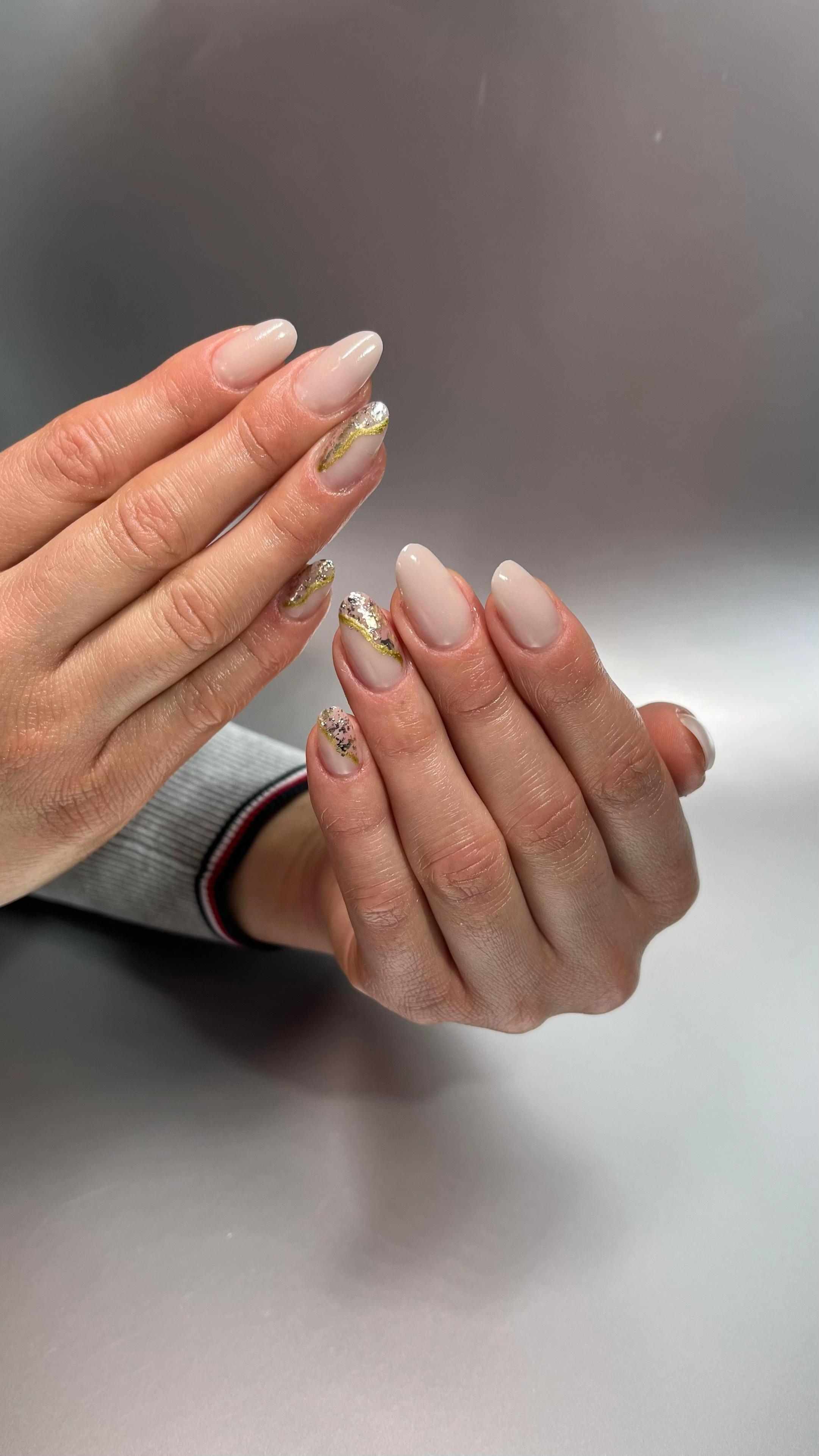 @alla.nails_.bxl
