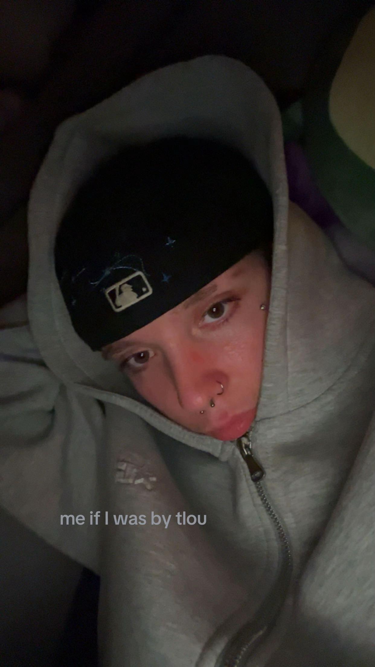 @𐦖