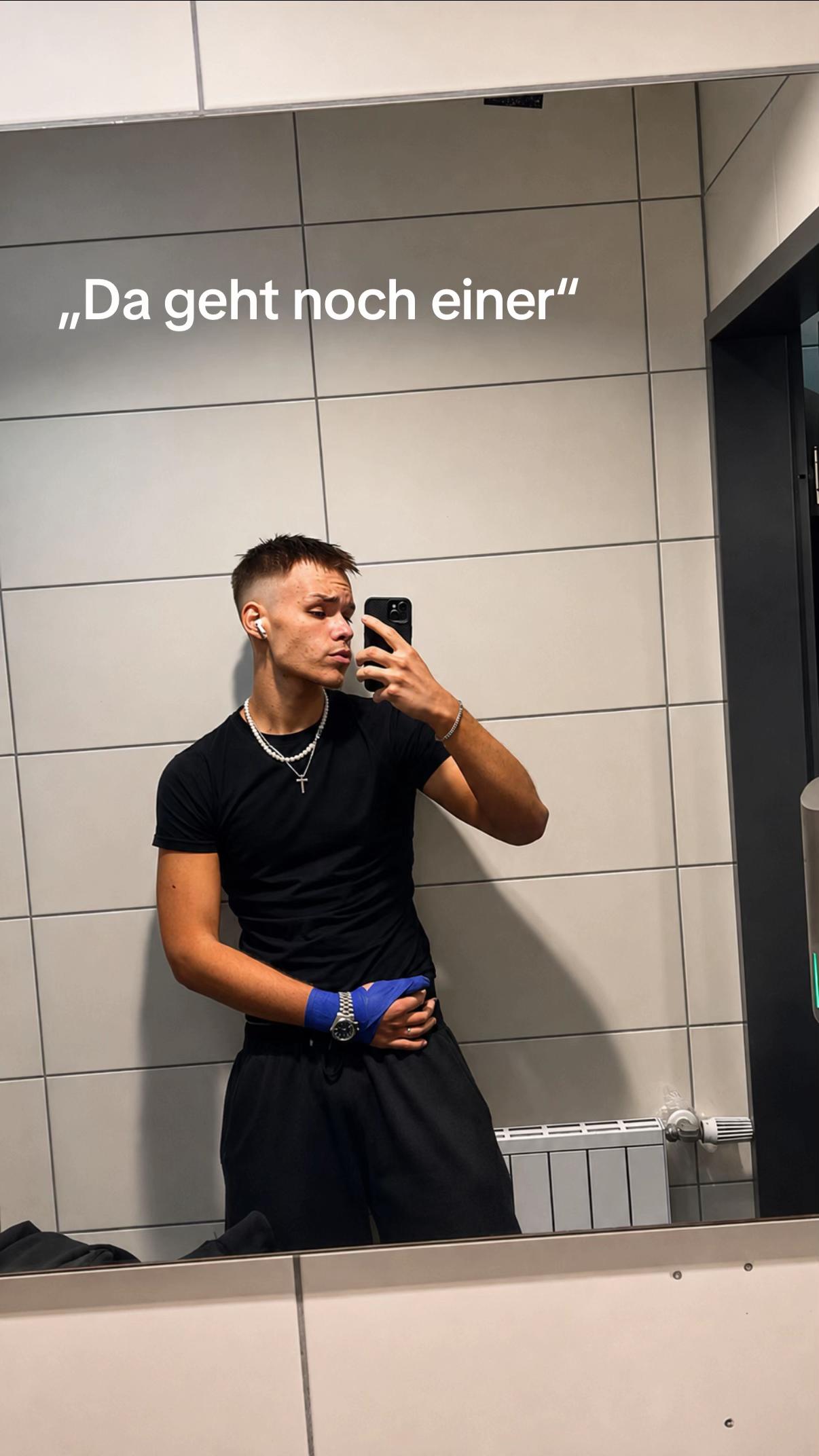 @Adrian🕷️_011