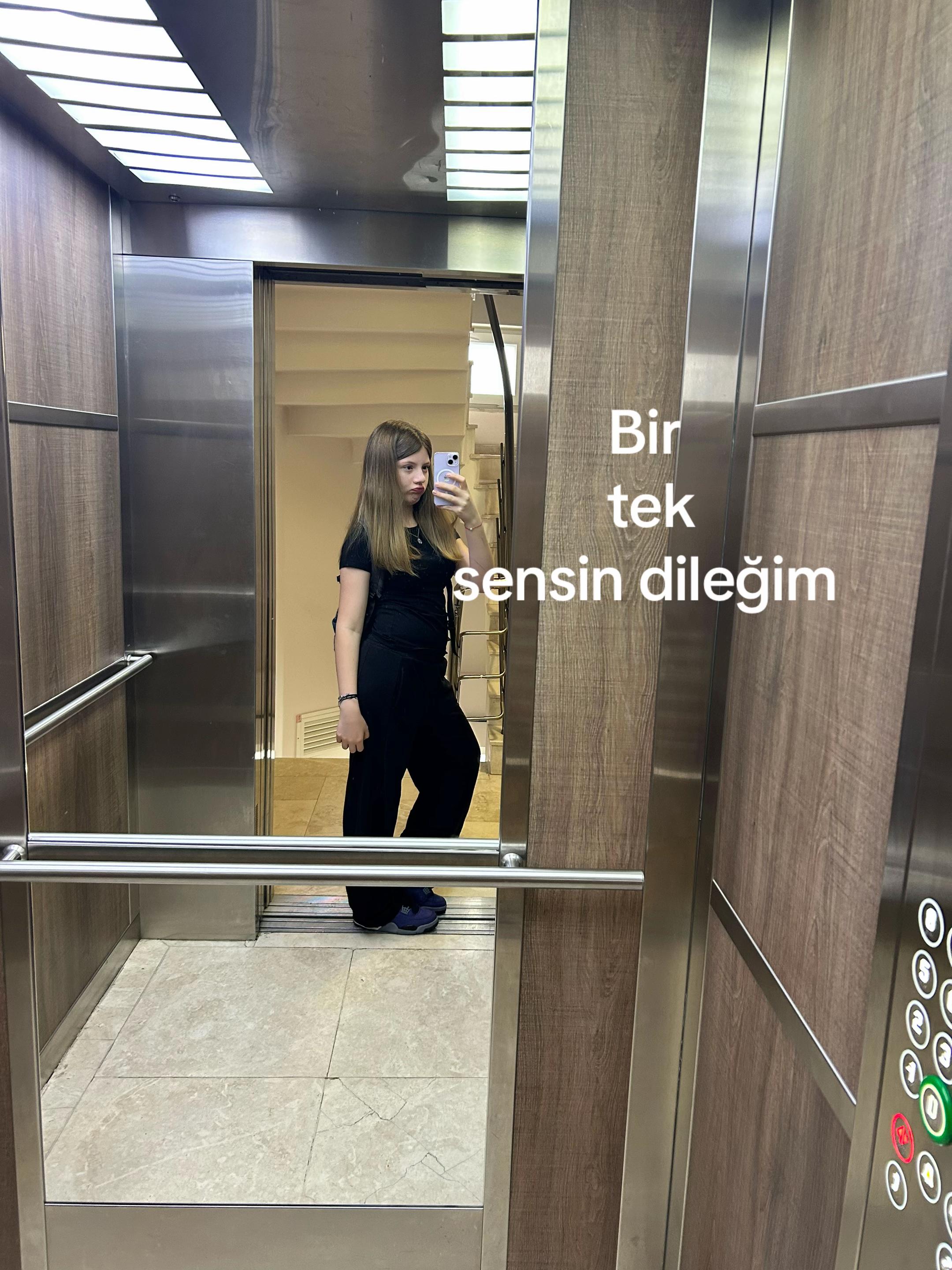@Elifnisaw
