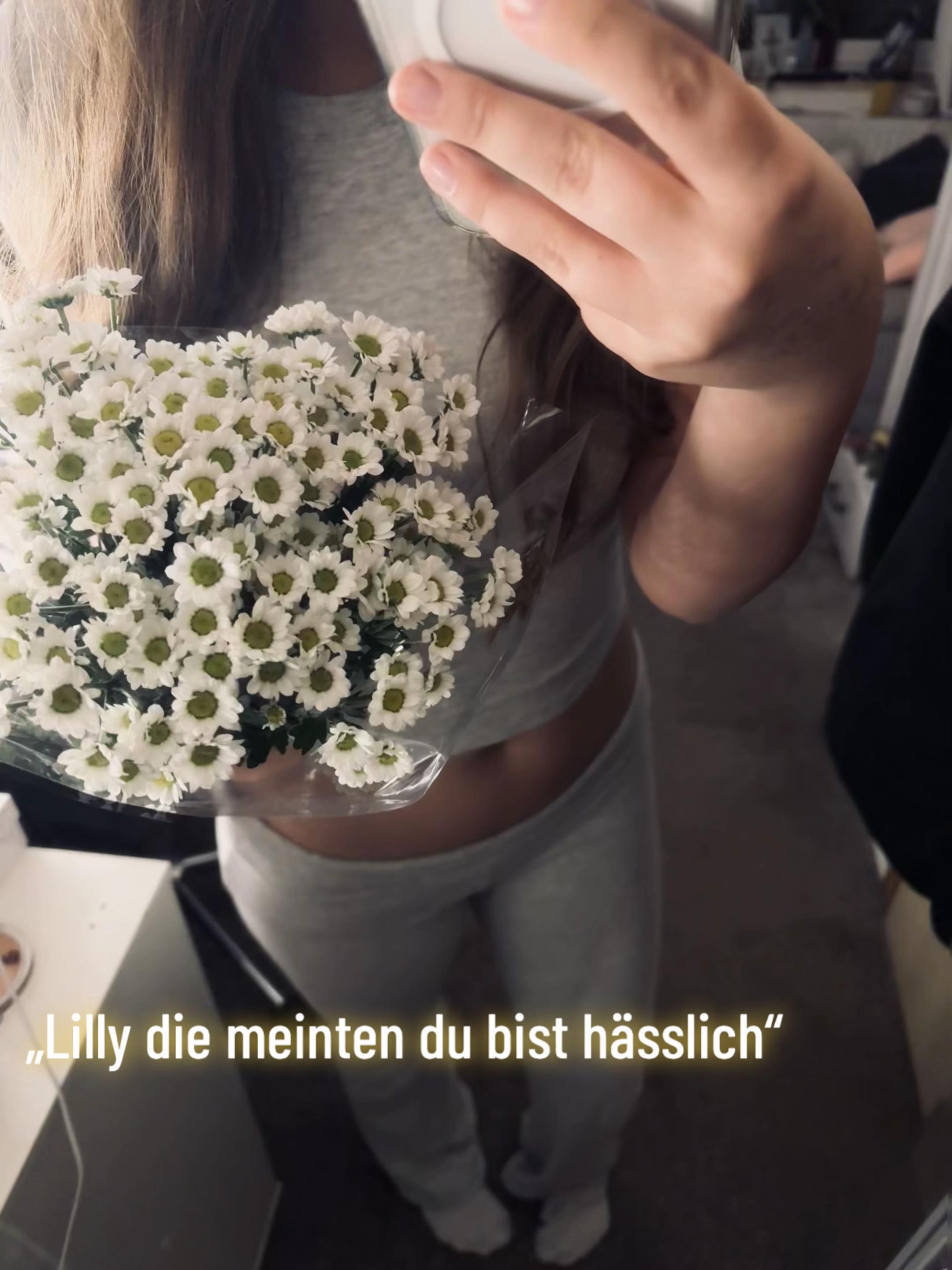 @lilly 𝜗𝜚