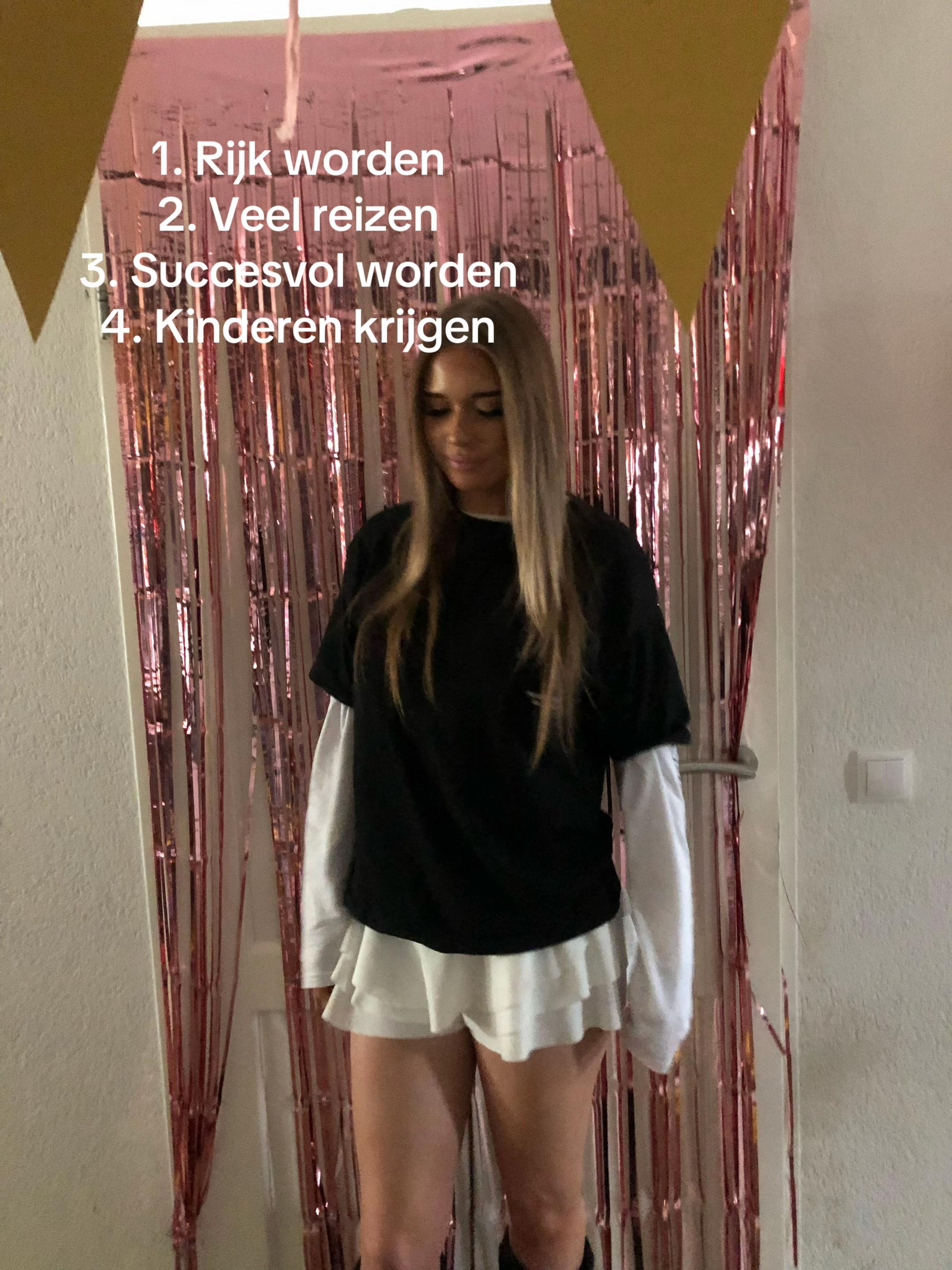 @𝐅𝐋𝐄𝐔𝐑 𝐒𝐎𝐏𝐇𝐈𝐄