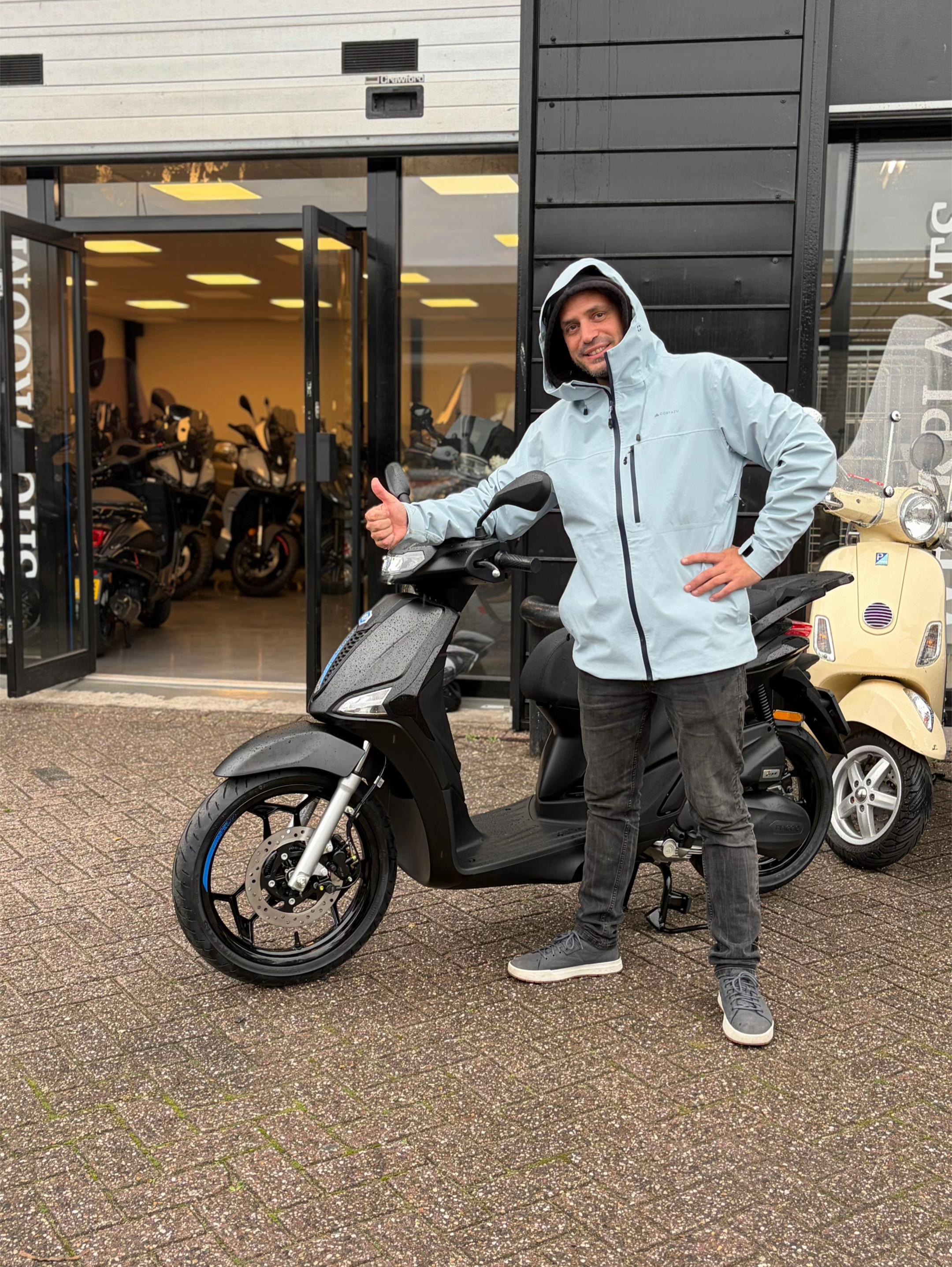 @J2 Scooters & Motoren