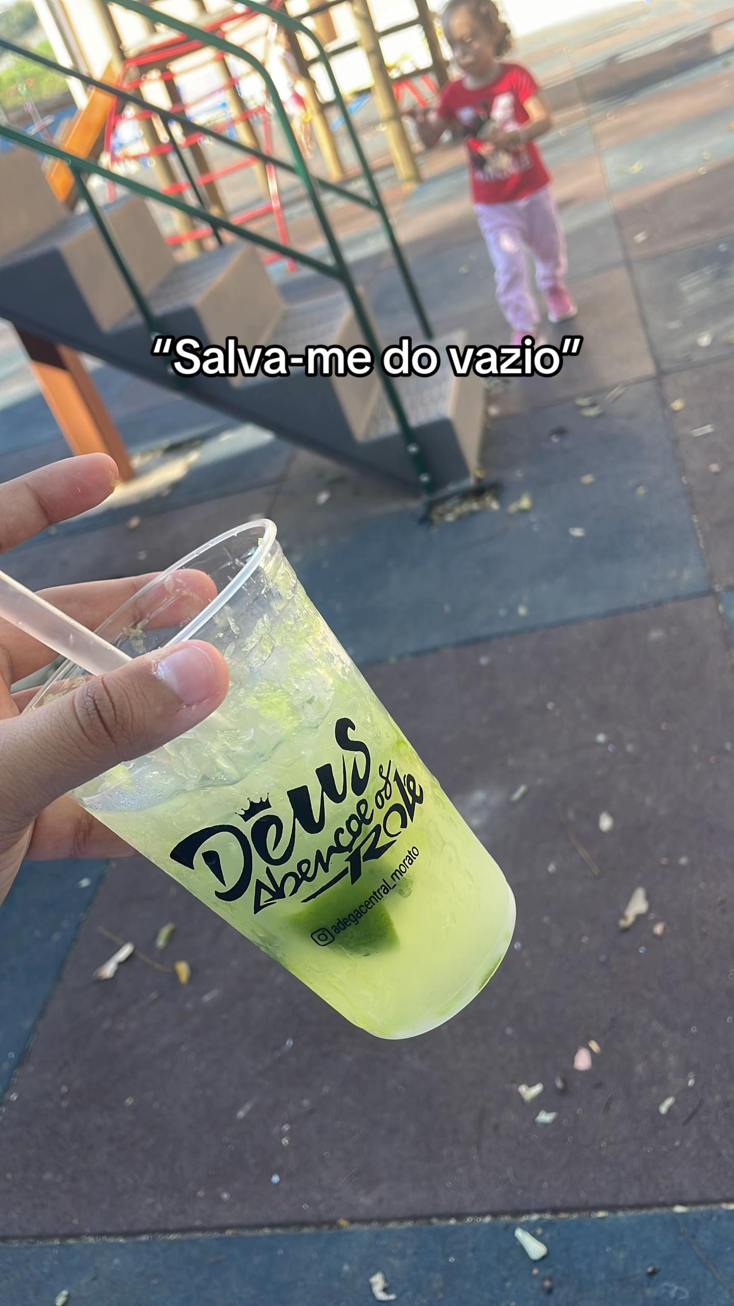 @Juliasilvaa$