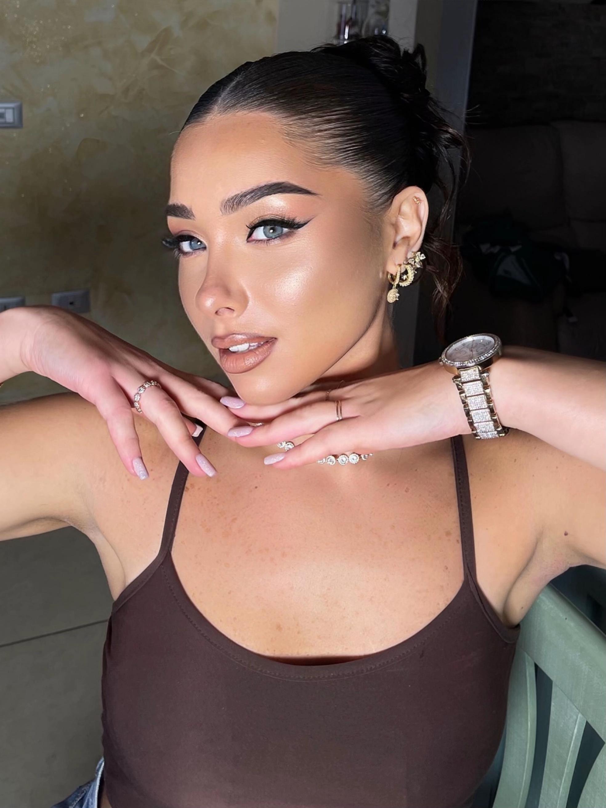 @𝐃𝐞𝐧𝐢𝐬𝐞 𝐁𝐨𝐯𝐞