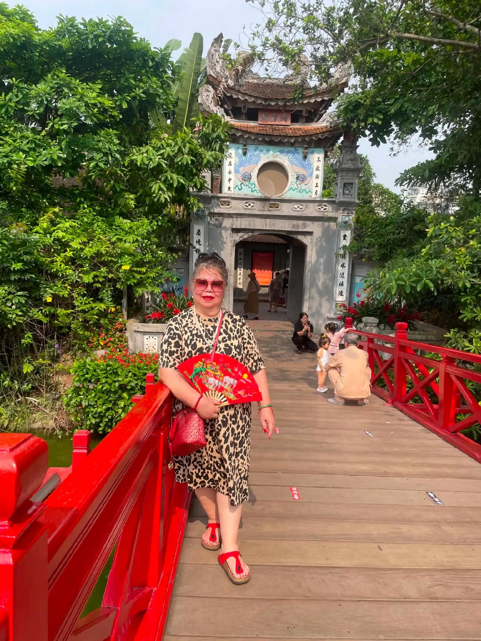 @Bạch yến ho&agrave;ng
