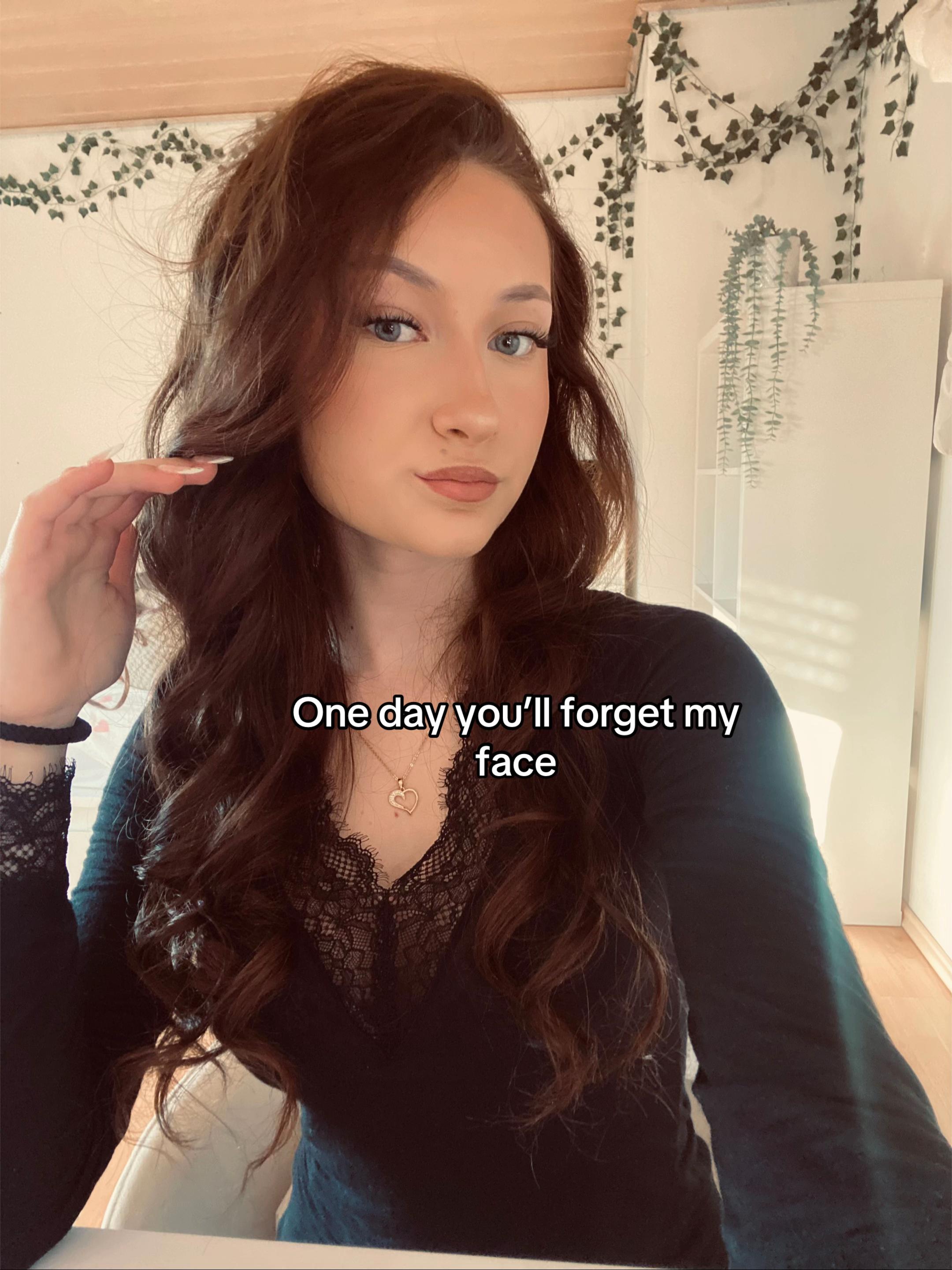 @𝐬𝐚𝐫𝐚𝐡