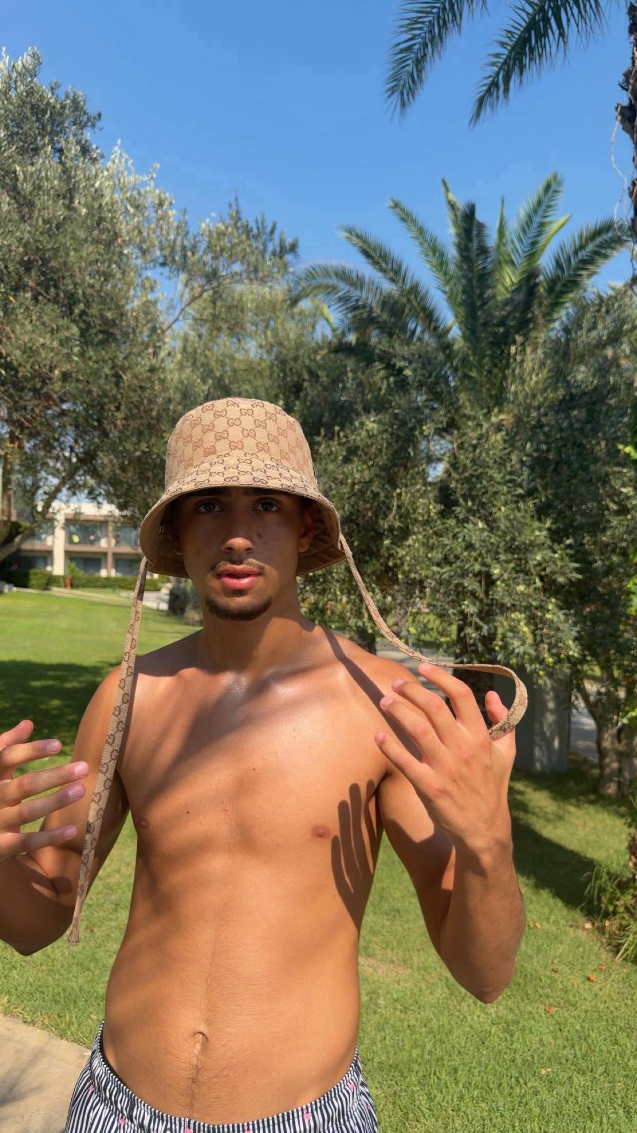 @🥥