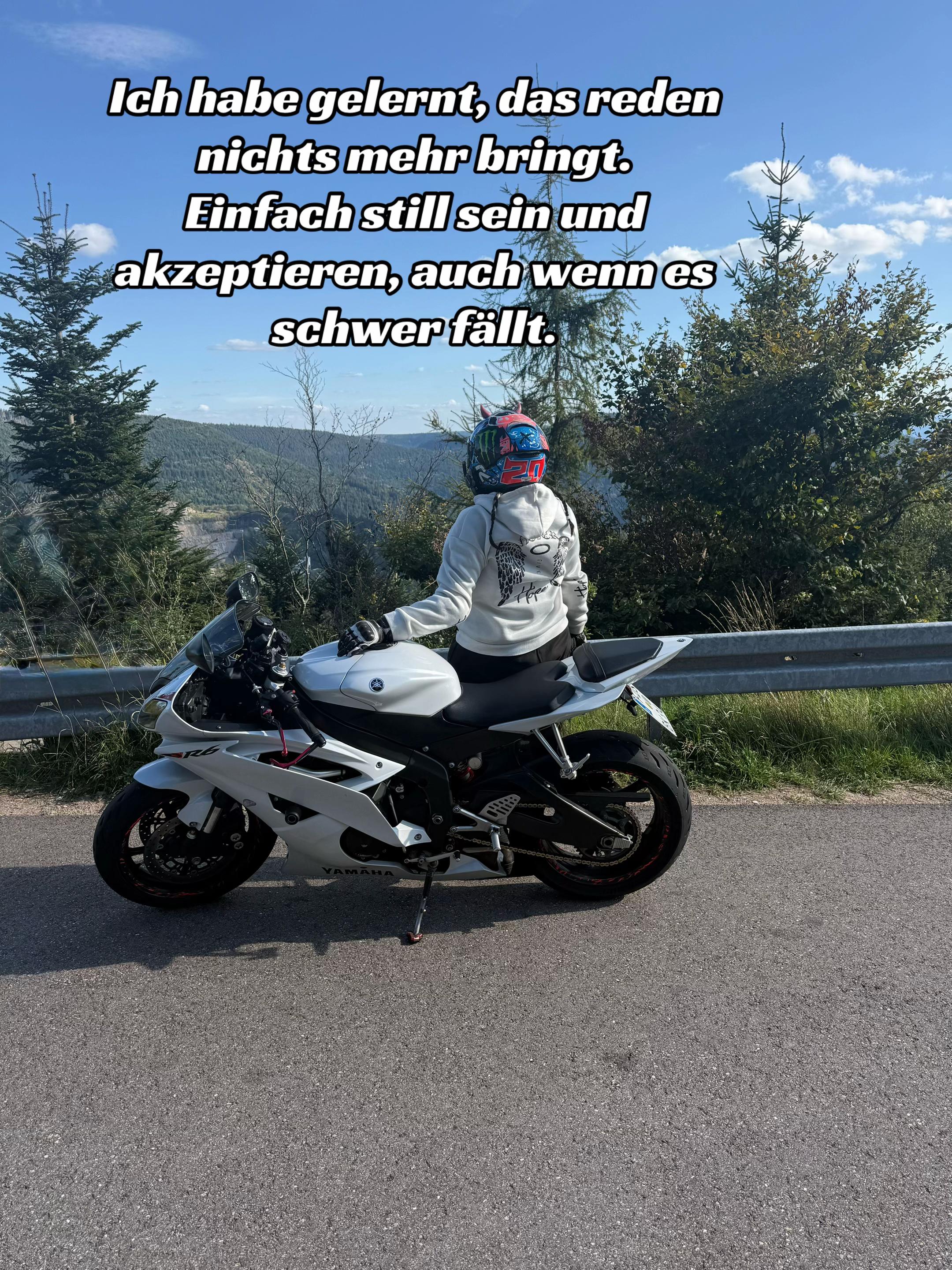 @kimi_car_bikergirl