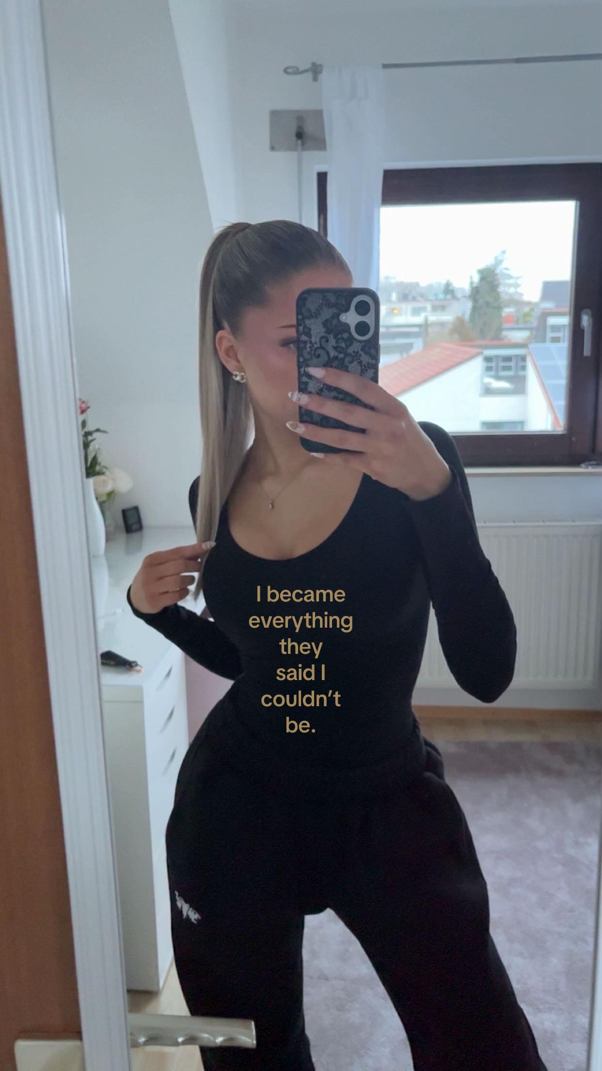 @EᗰIᒪIᗩ