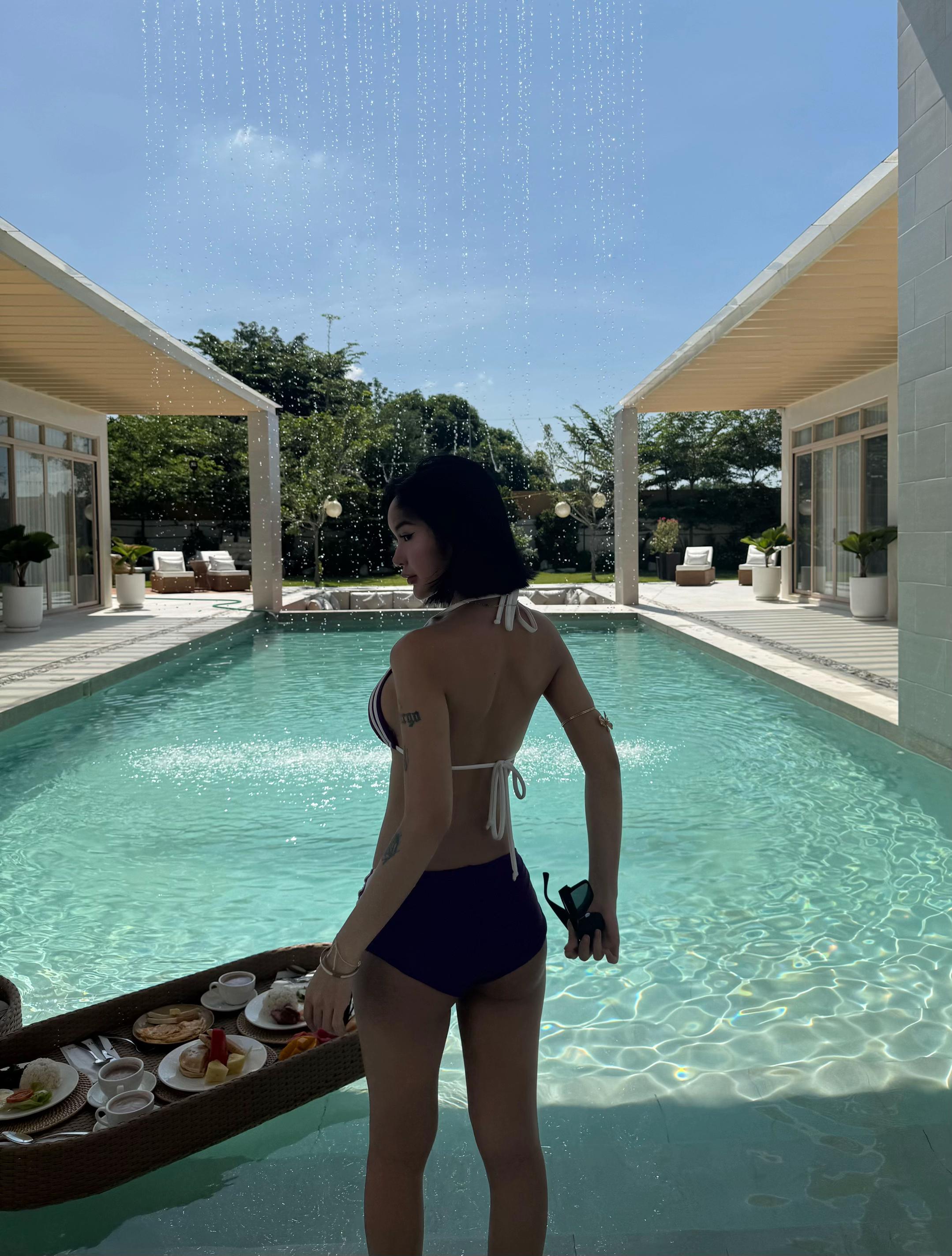 @holly.mo11y