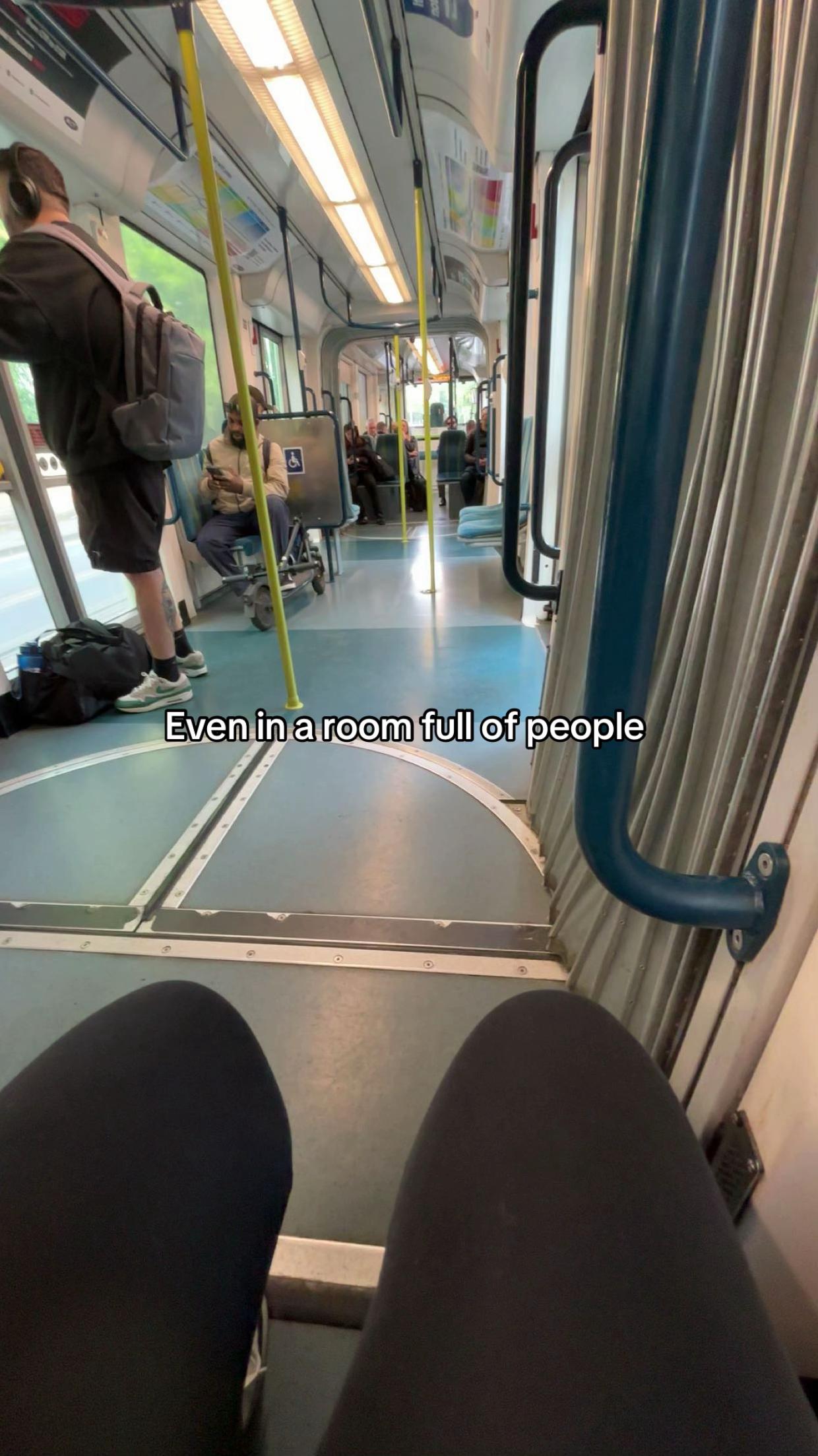 @⃟