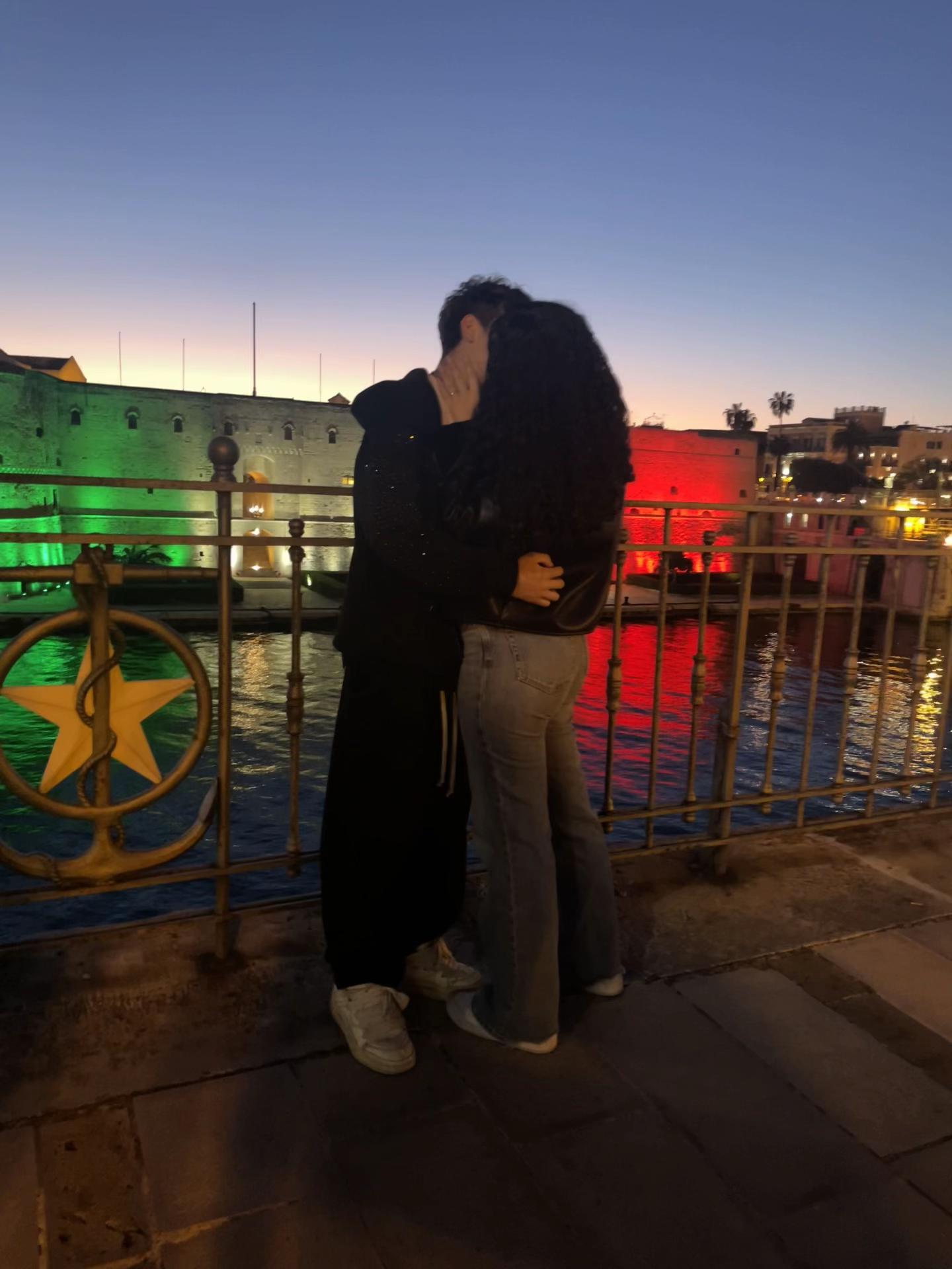 @💫