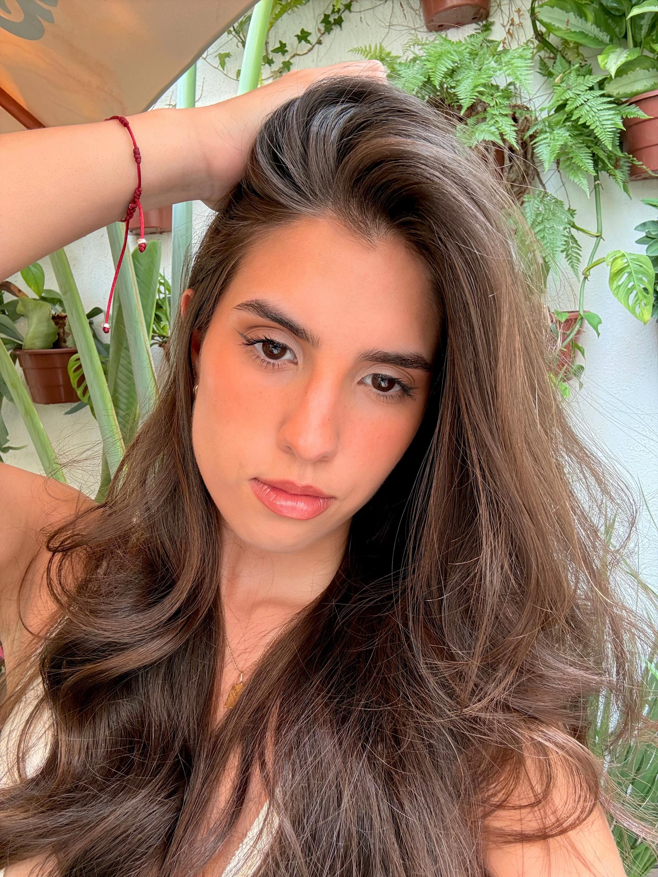 @laís