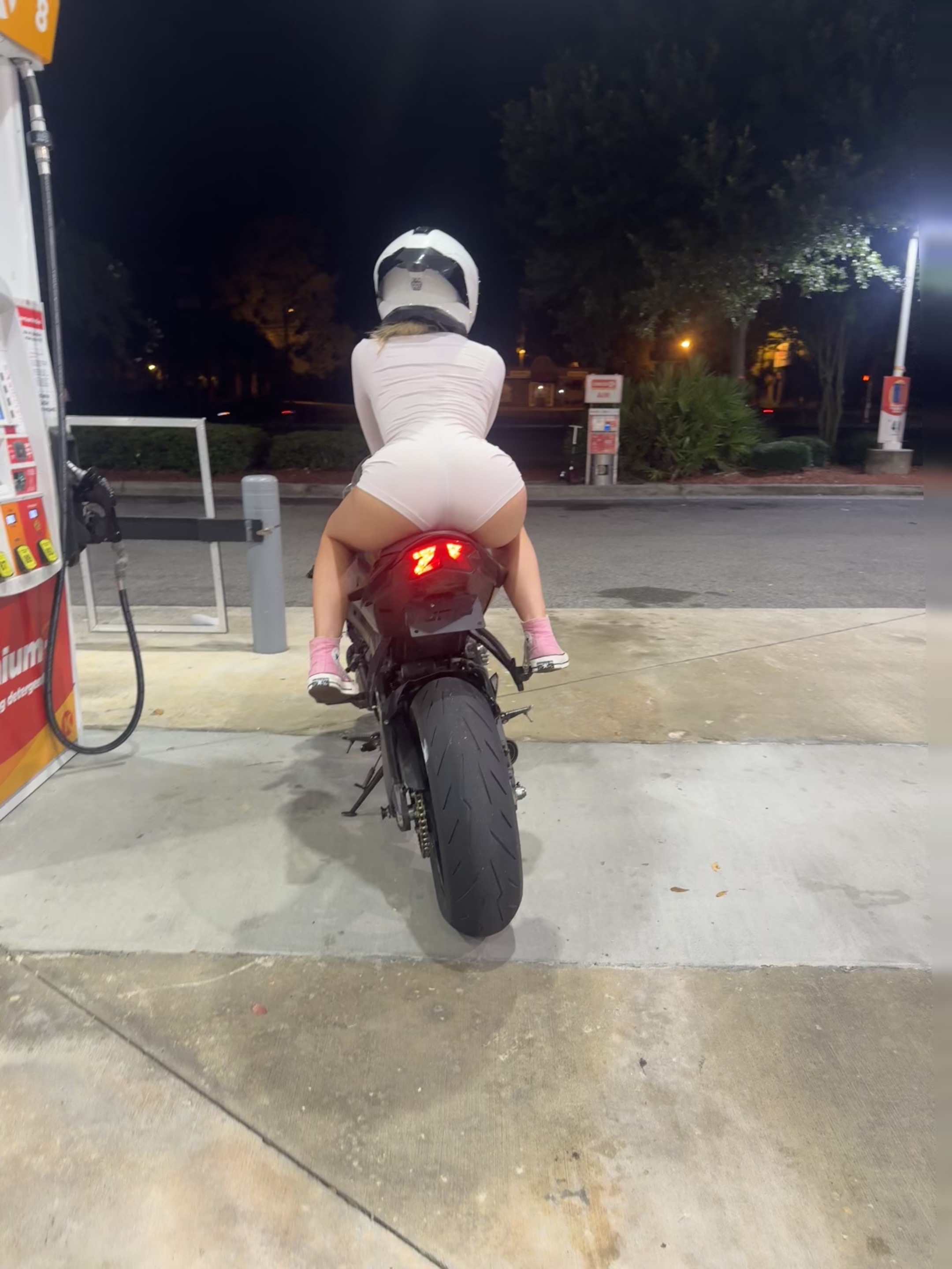 @___