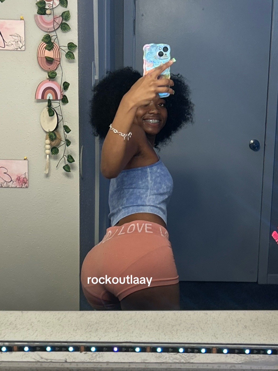 @rockoutlaay