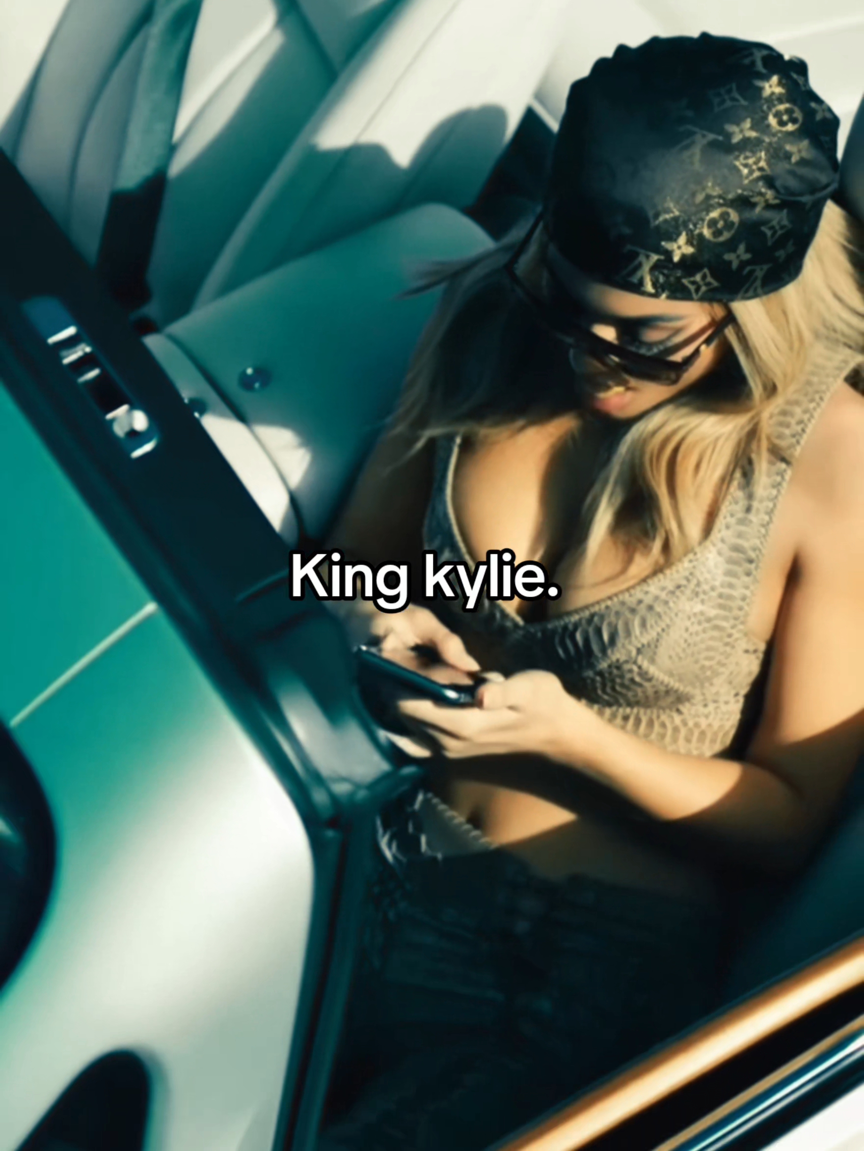 @𝐉-𝐐𝐔𝐈𝐍𝐙
