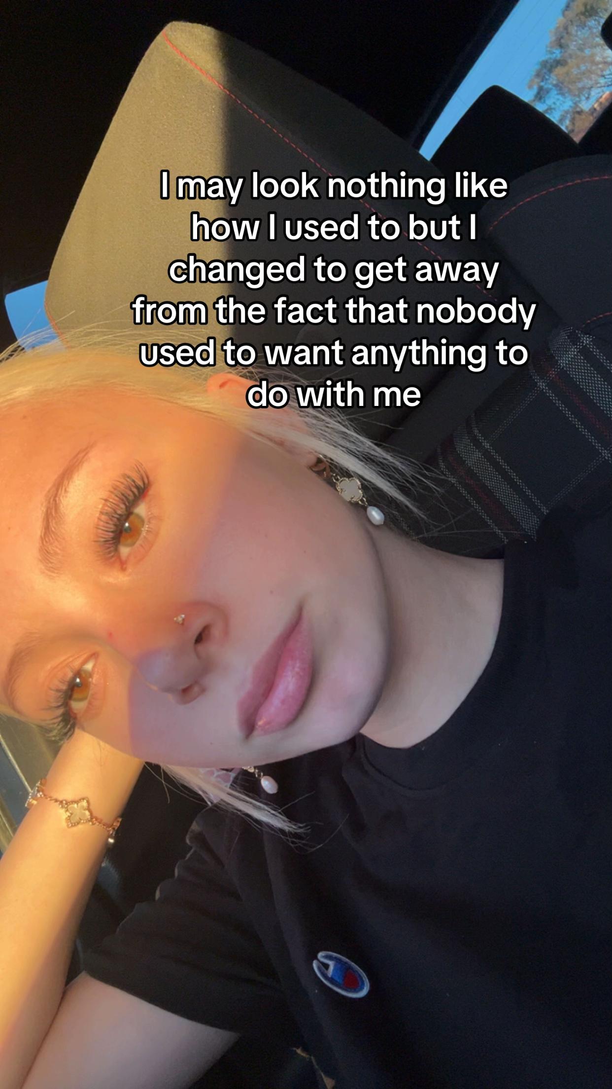 @•
