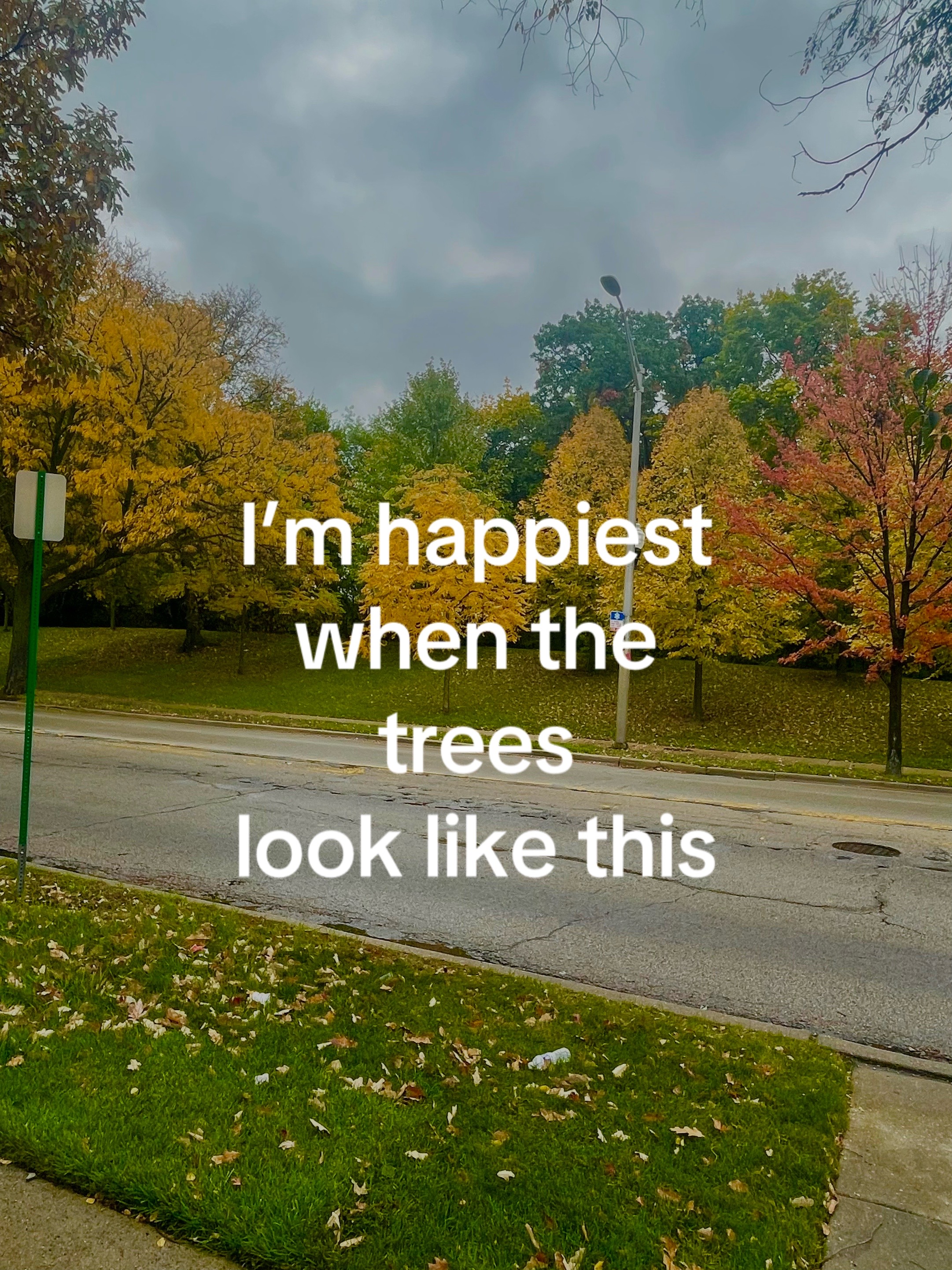 @🧍🏽&zwj;♀️