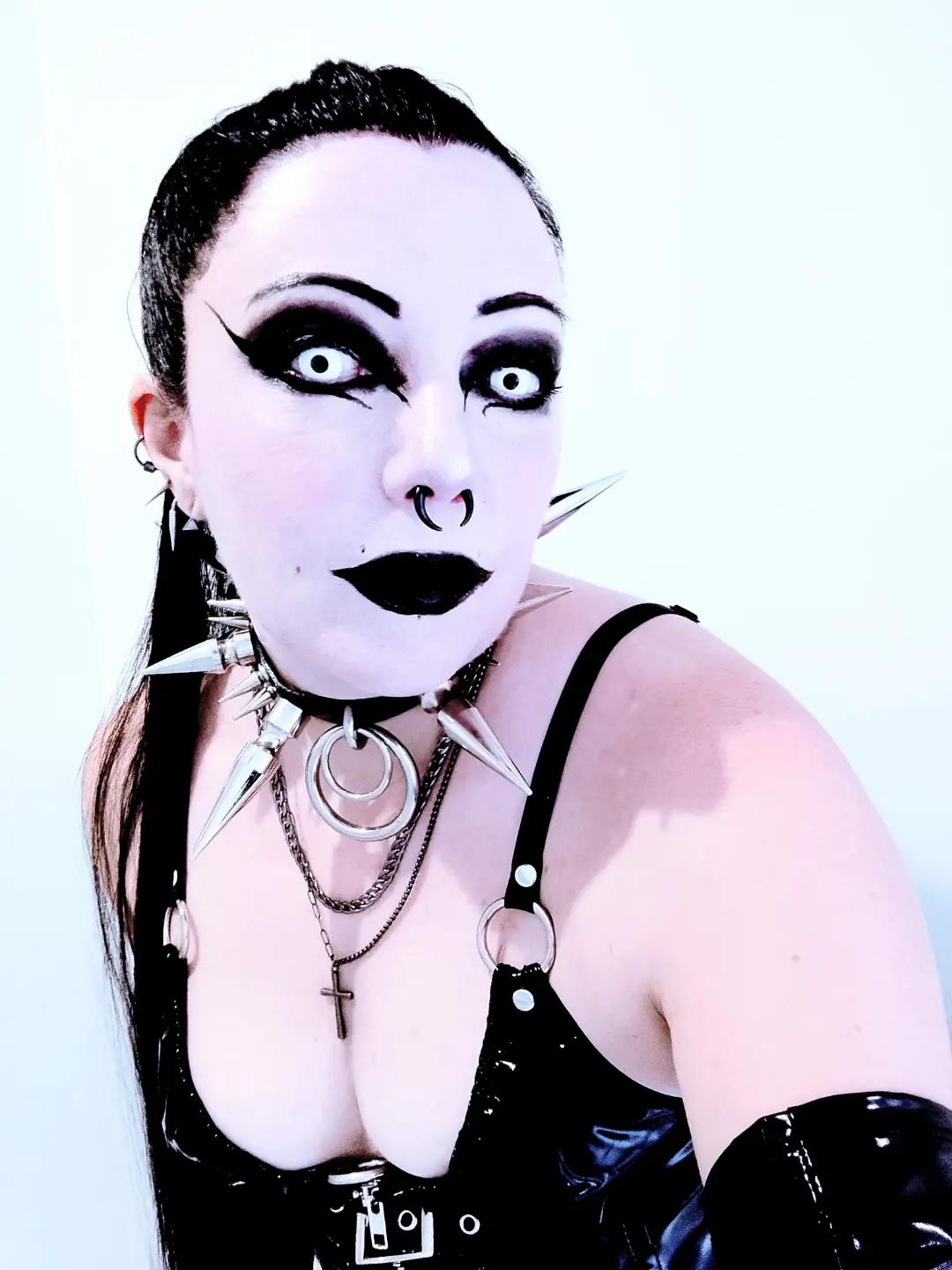 @𝔏𝔲𝔫𝔞 𝔖𝔥𝔶