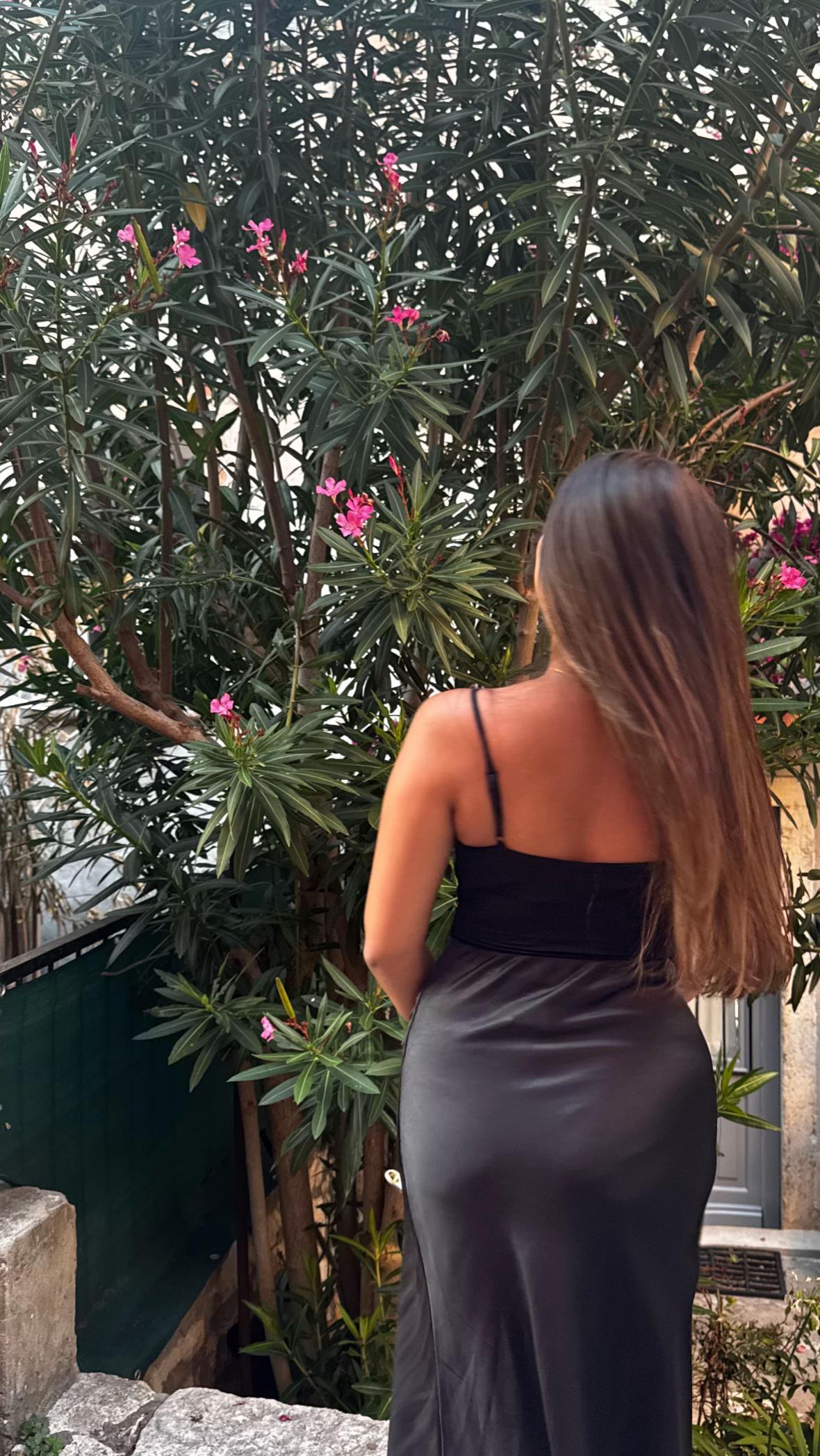 @𝐸🌺