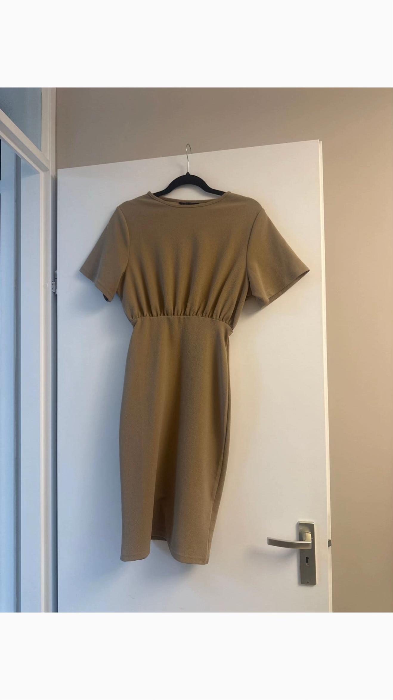 @dressesbymeliya