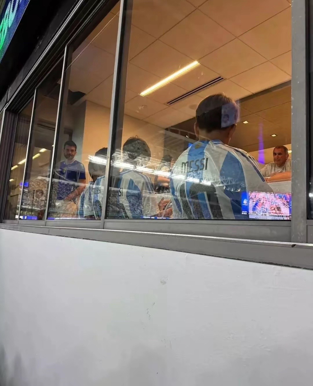 @LM10SZNX