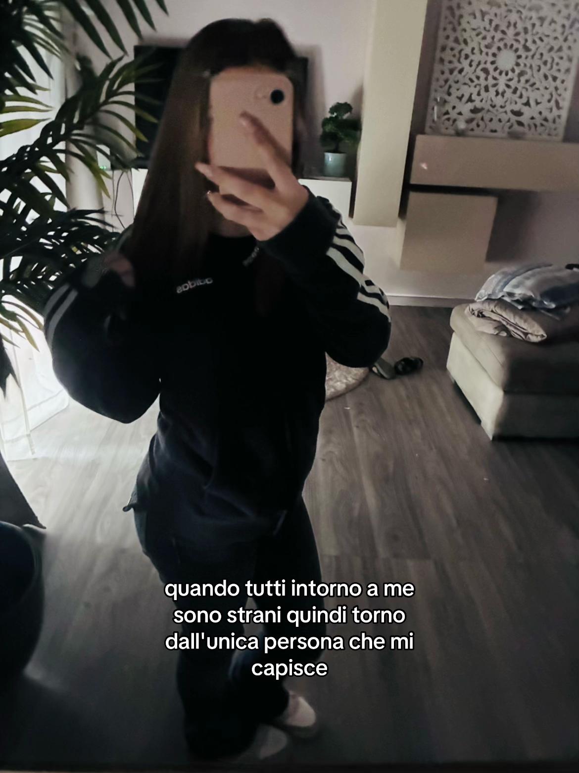 @𝓃𝑜𝑒𝓂𝒾🌺
