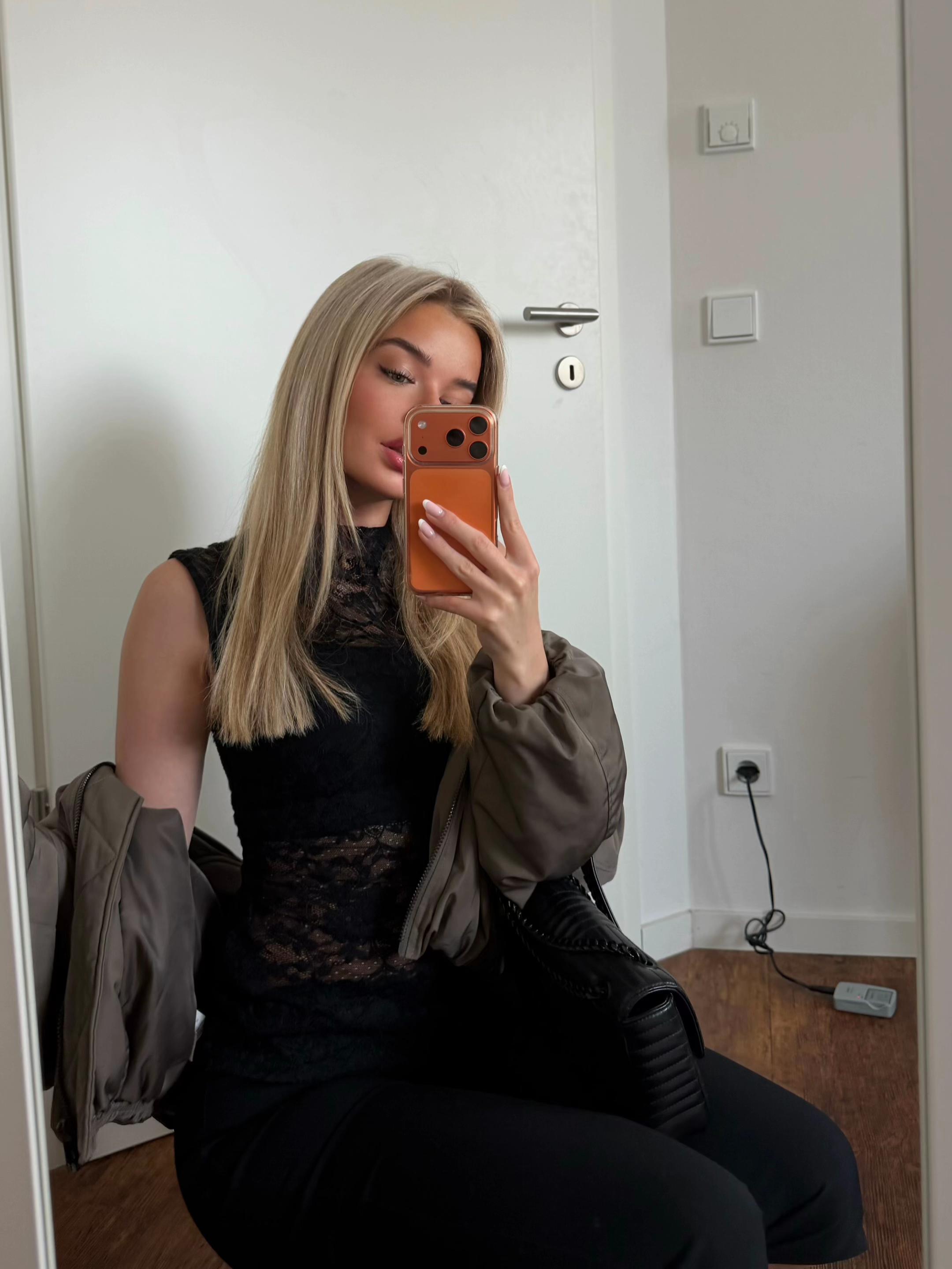 @Lara