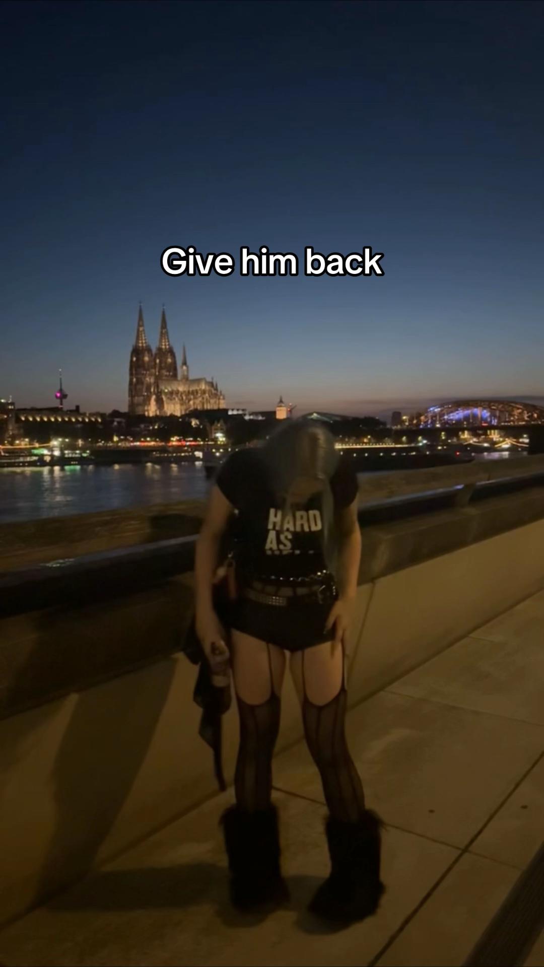 @maybealittebitemo