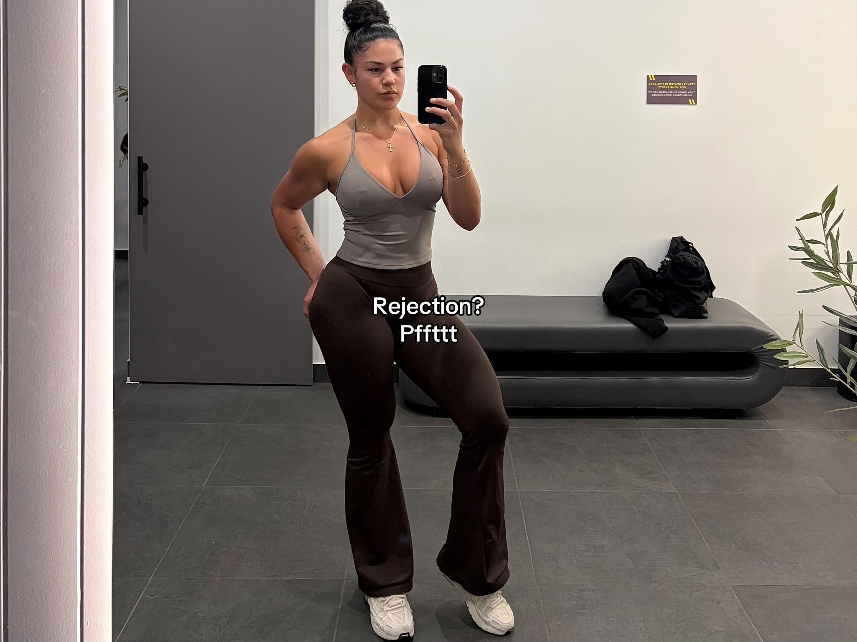 @itsnelle