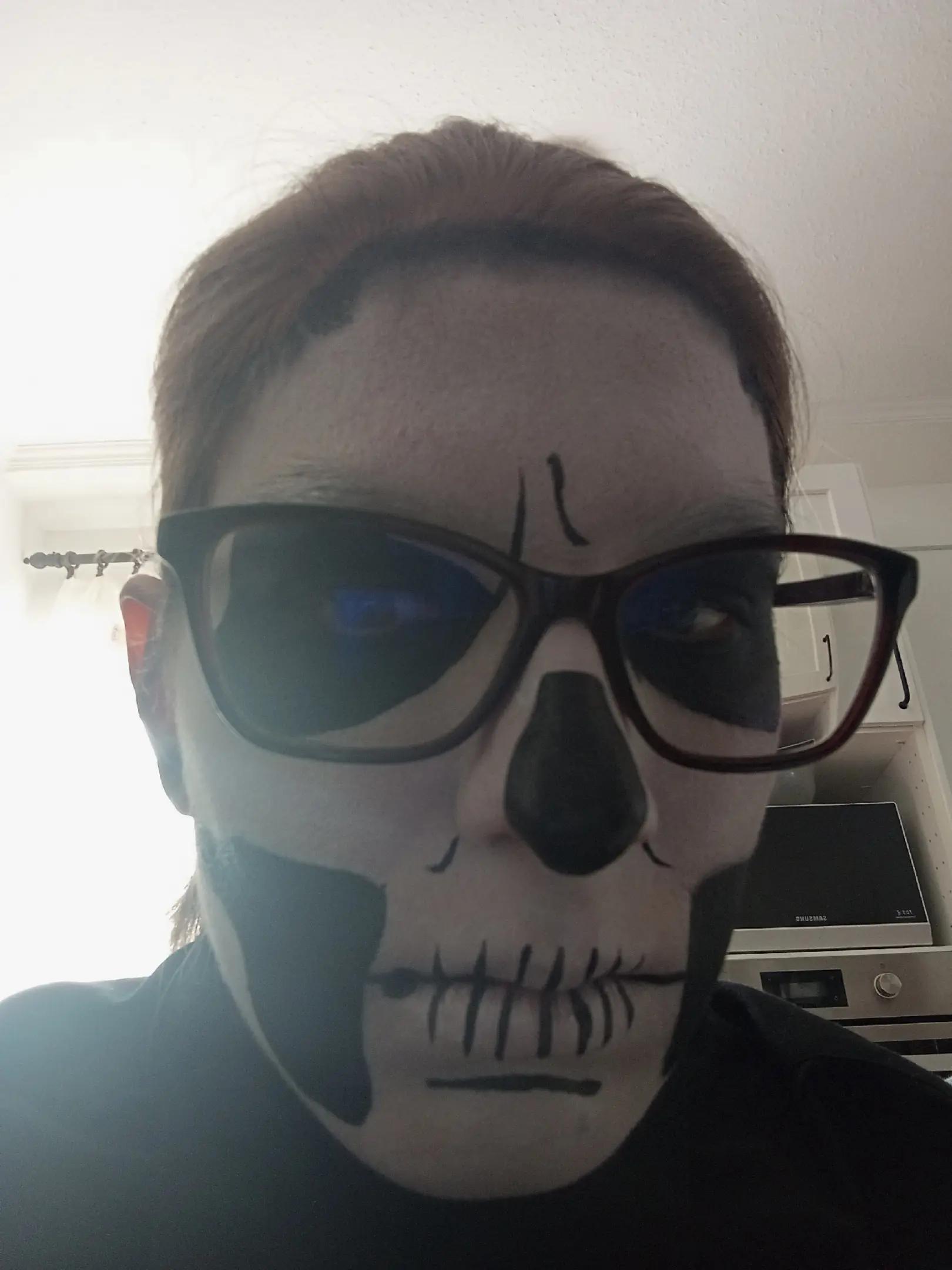 @Just A Ghost Cosplayer🌹
