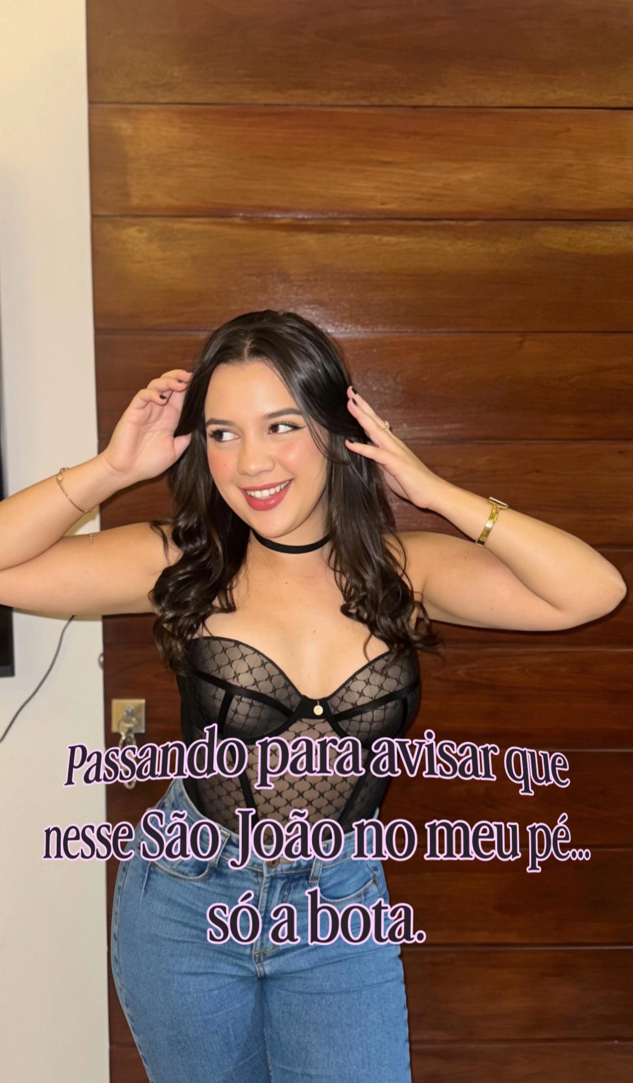 @L&iacute;via Souza