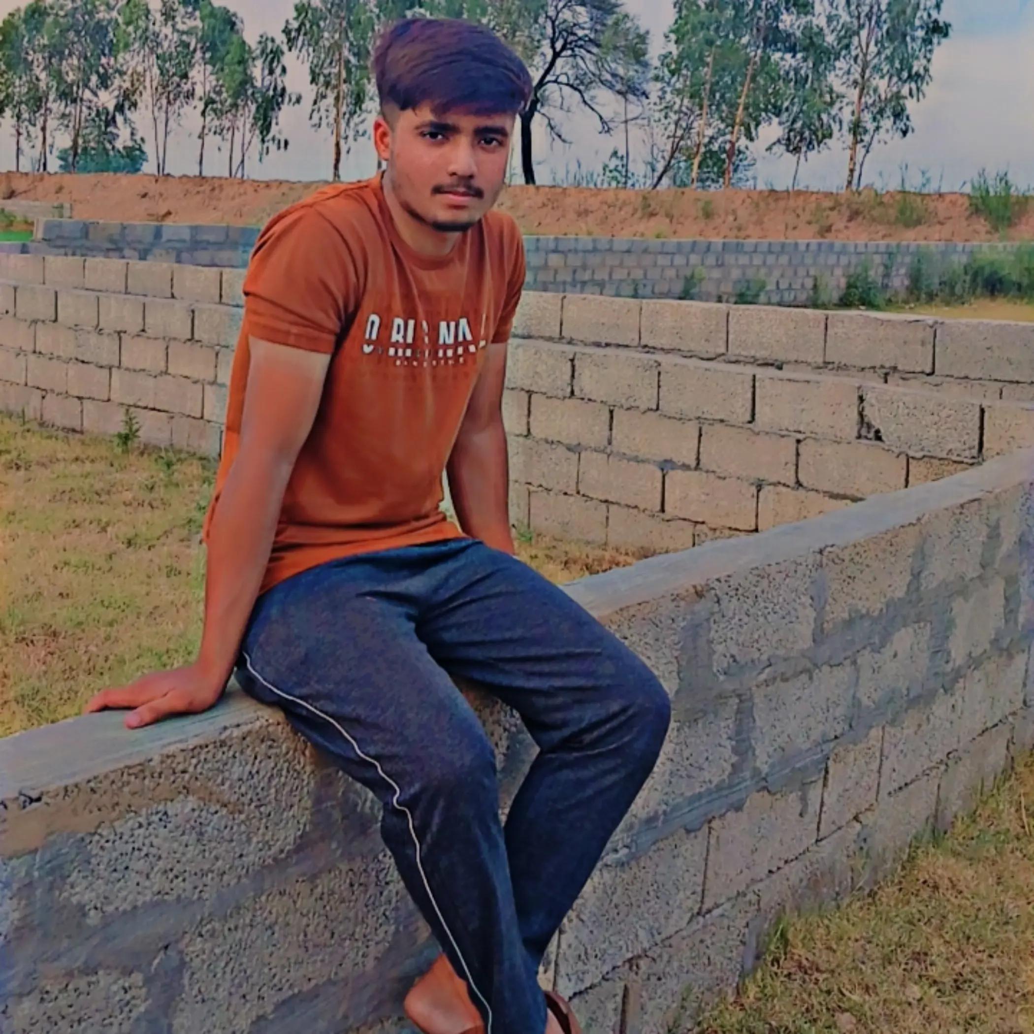 @HUSNAIN LANGRIYAL JATT👑