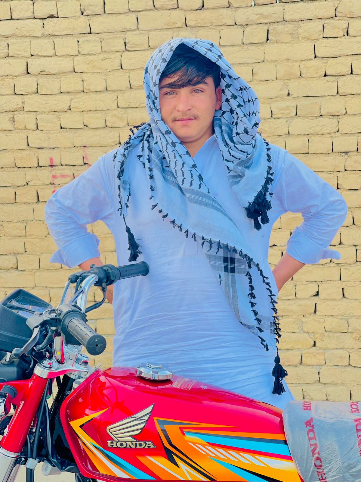 @🦅Hk. BACHA. 008🦅