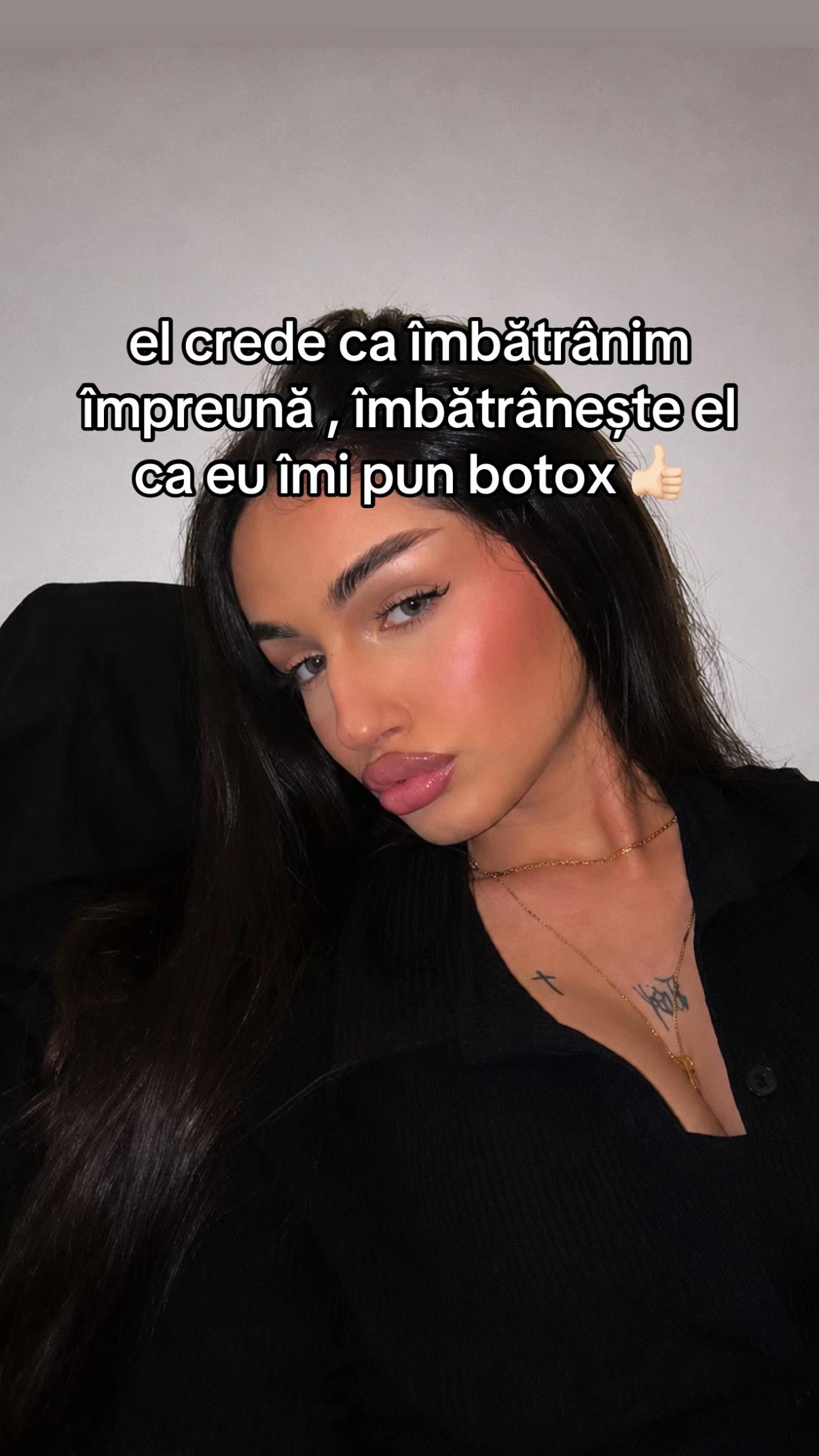 @𝒱