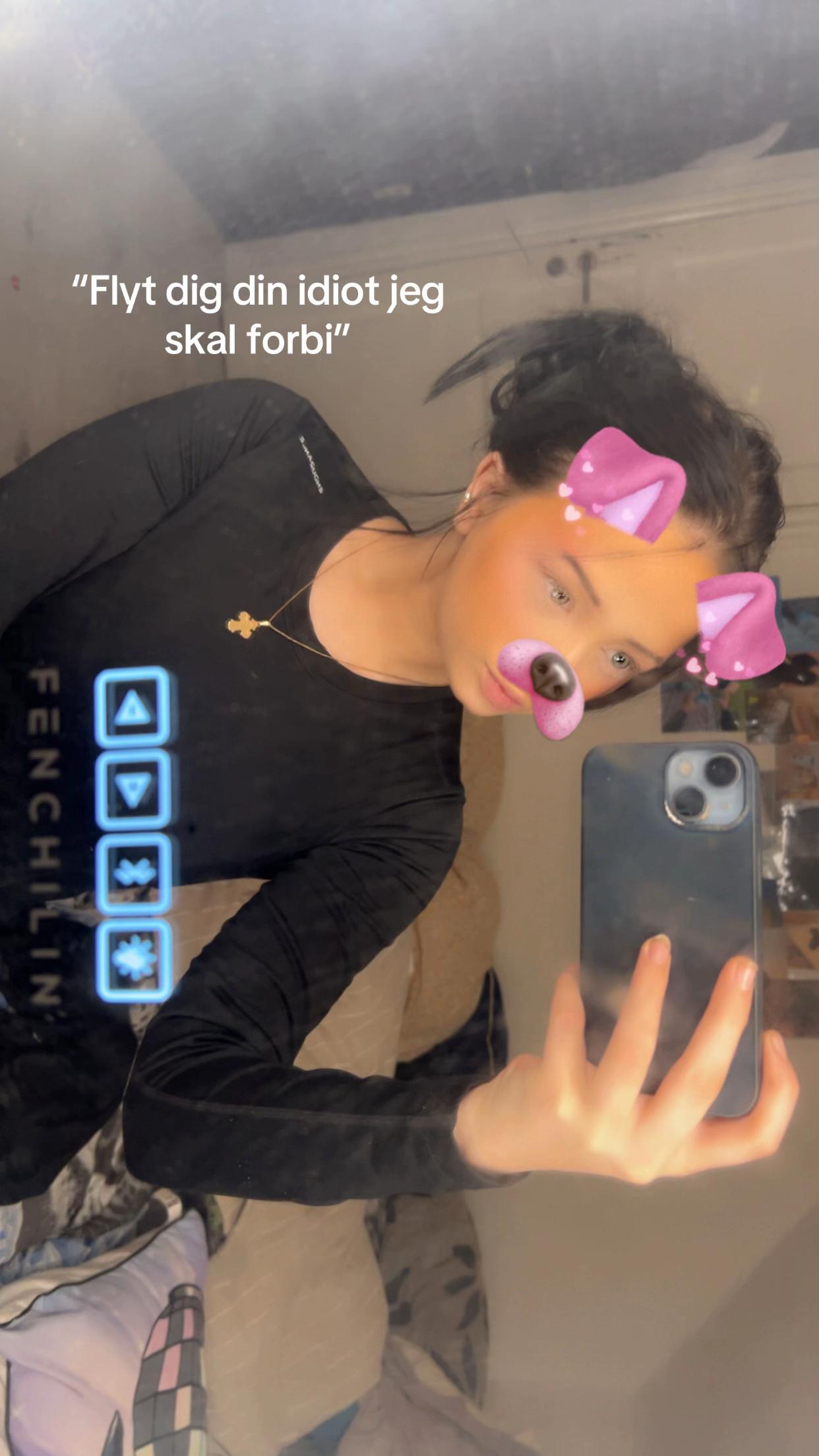 @🦄