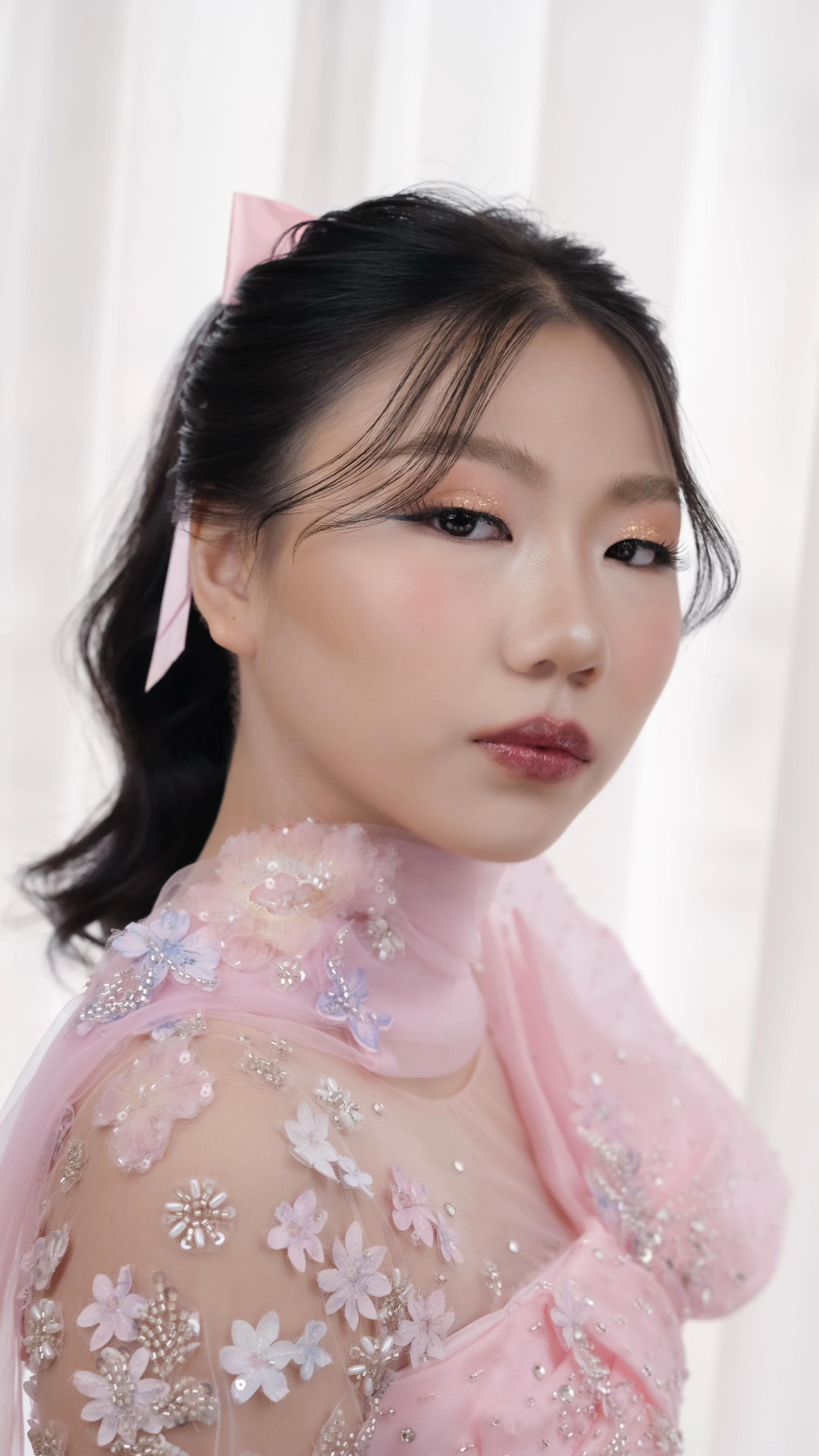 @applegayemakeupartist