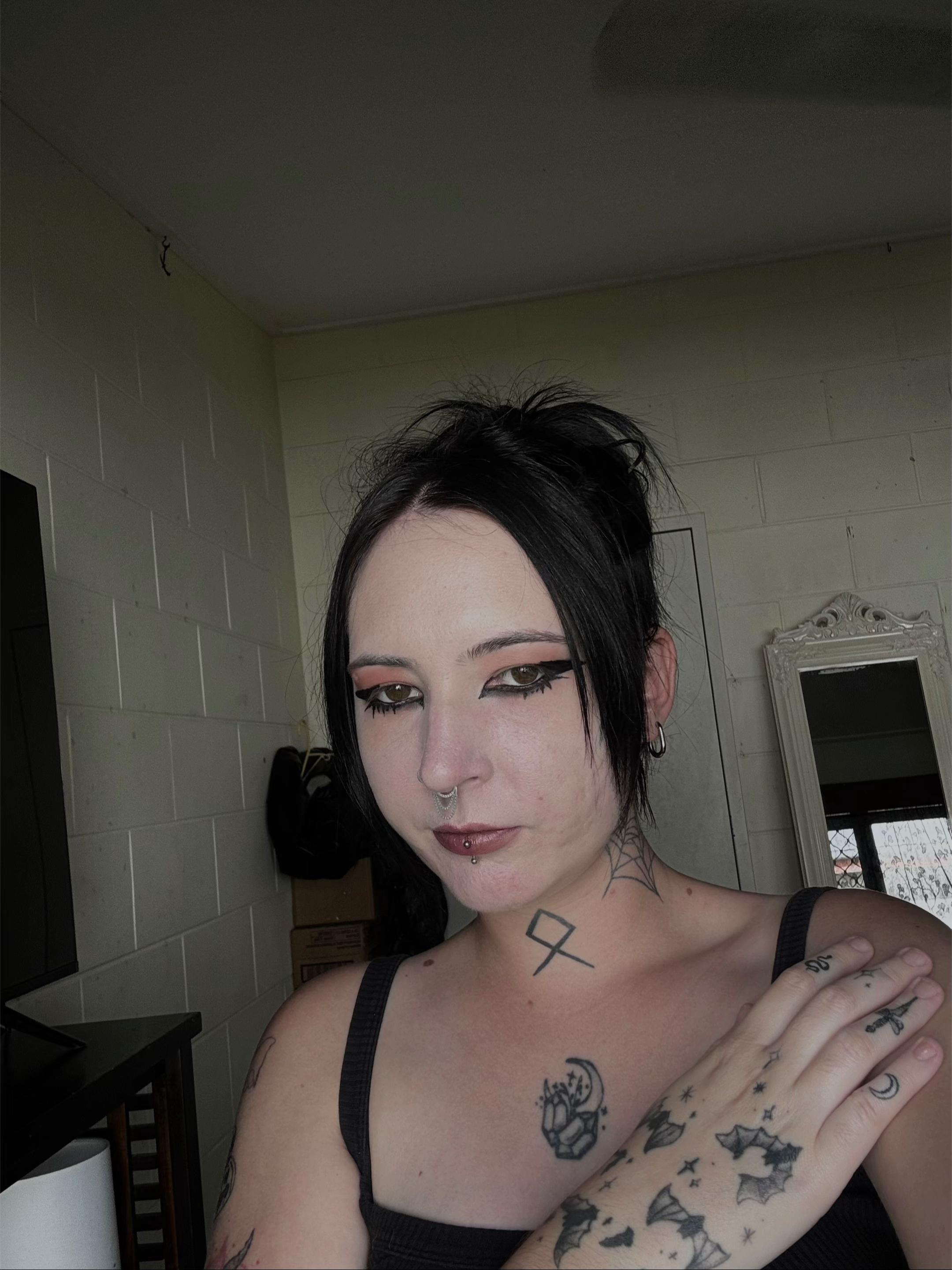 @𝓜𝓪𝓭𝓭𝓲 🦇🏳️&zwj;🌈