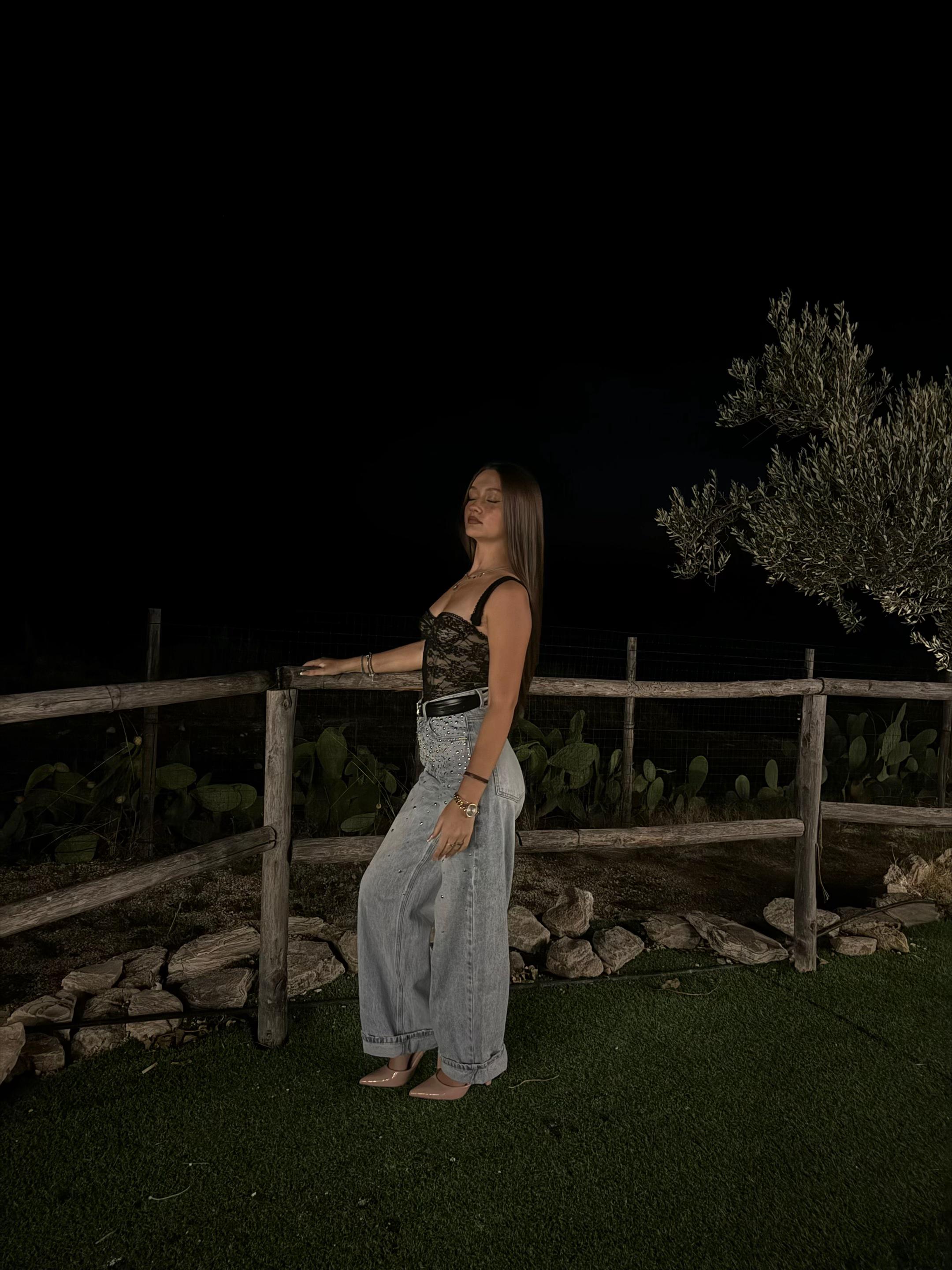 @L A R A🌟