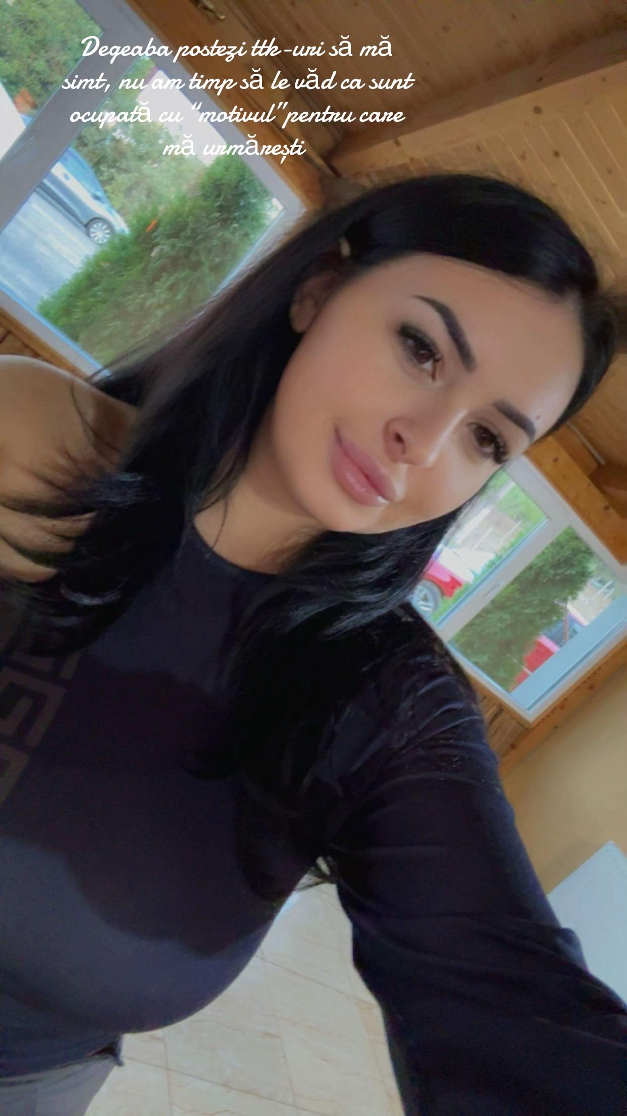 @AdeAdelina