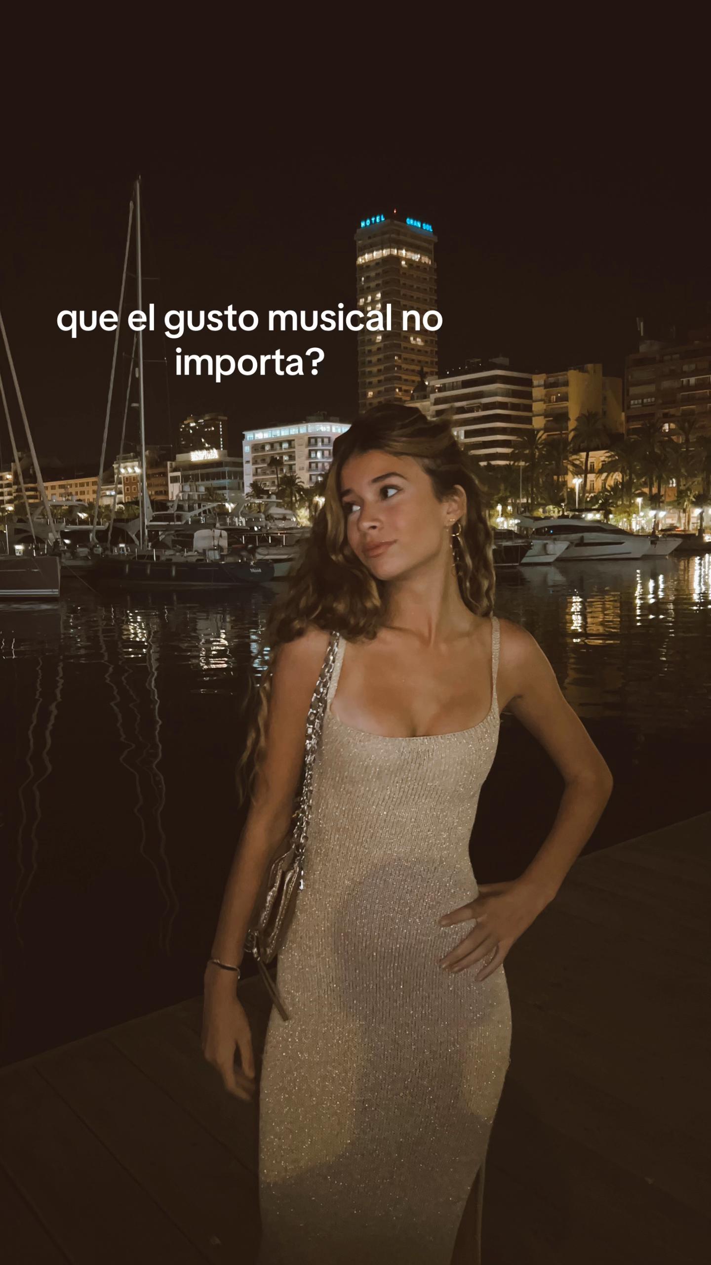 @carolinee