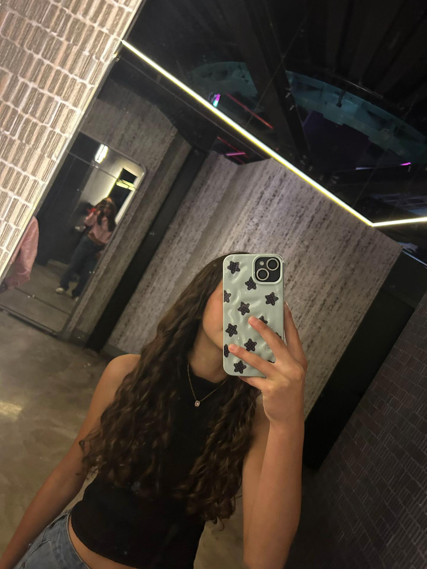 @Vicky_privv